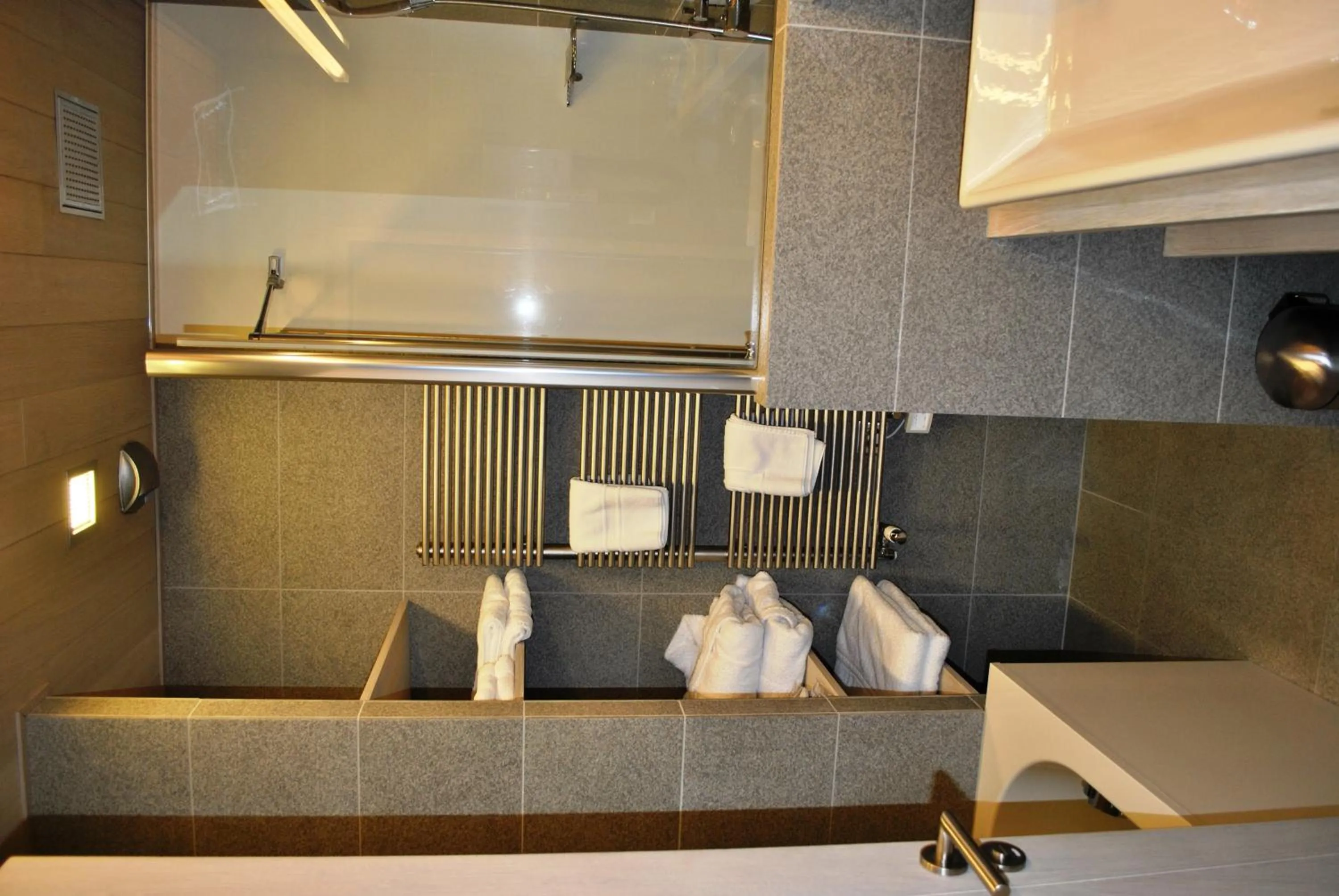 Bathroom in Hôtel Richemond