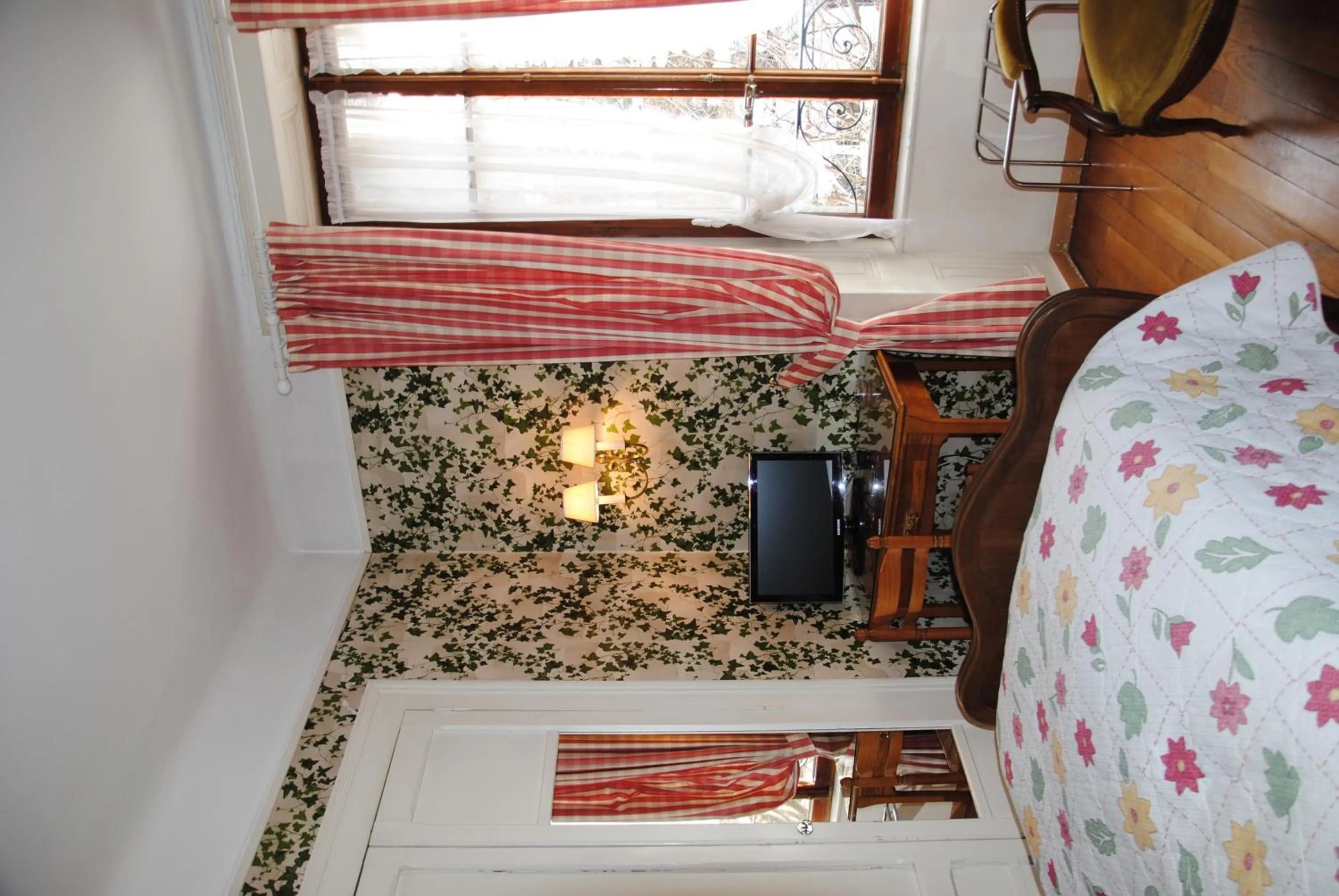 Bedroom in Hôtel Richemond