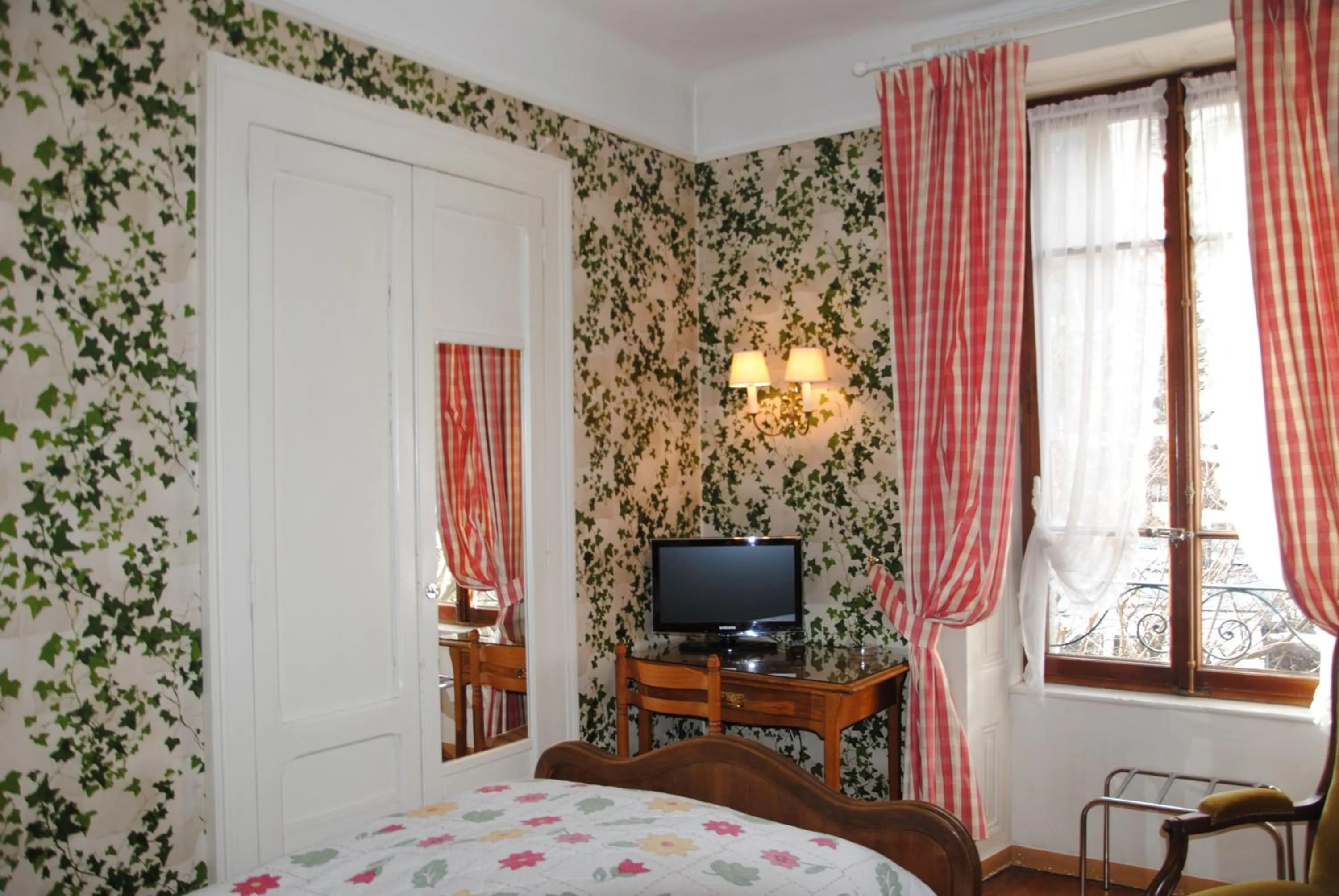 Bedroom in Hôtel Richemond