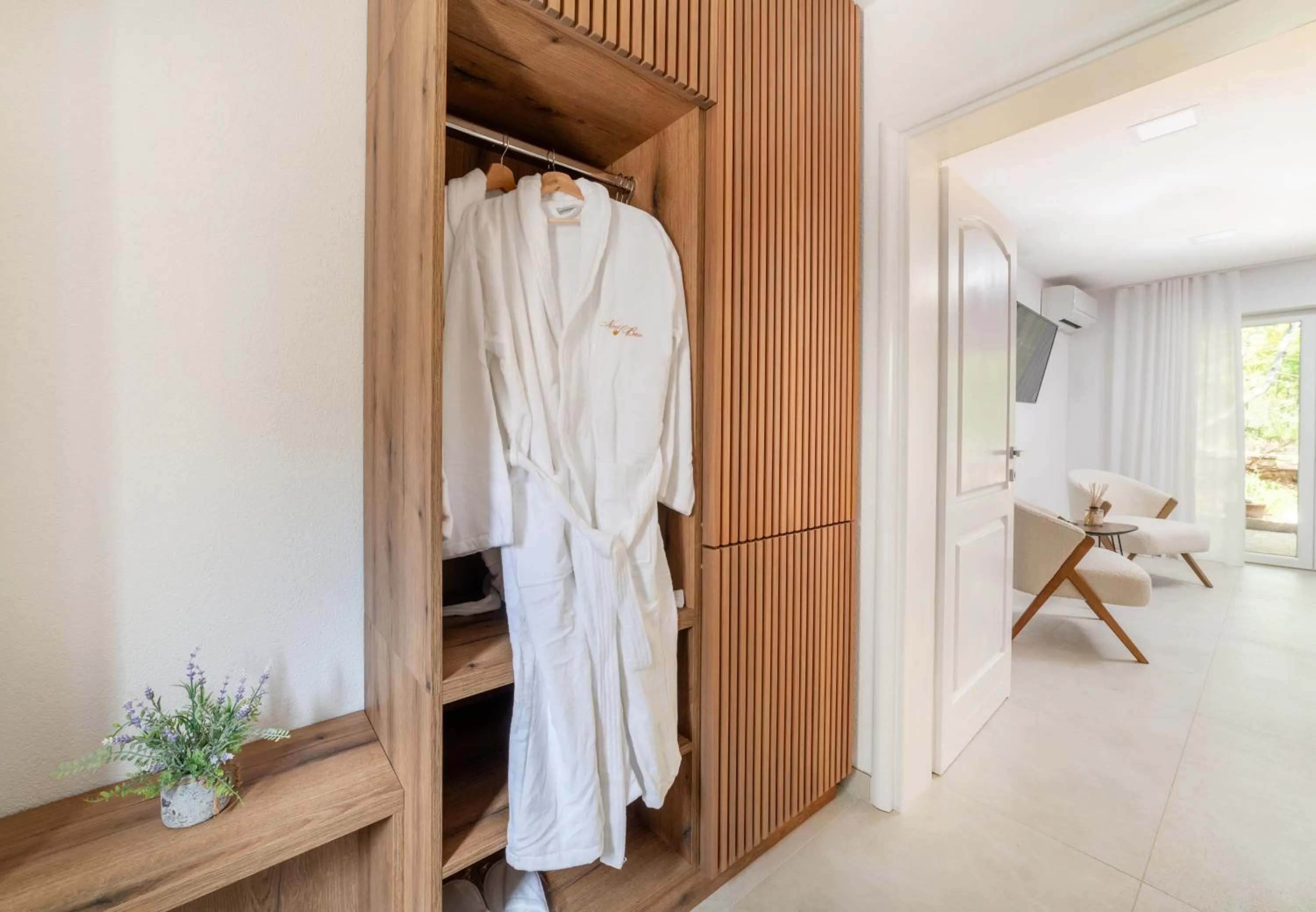 wardrobe in Nono Ban Boutique Hotel & Villas