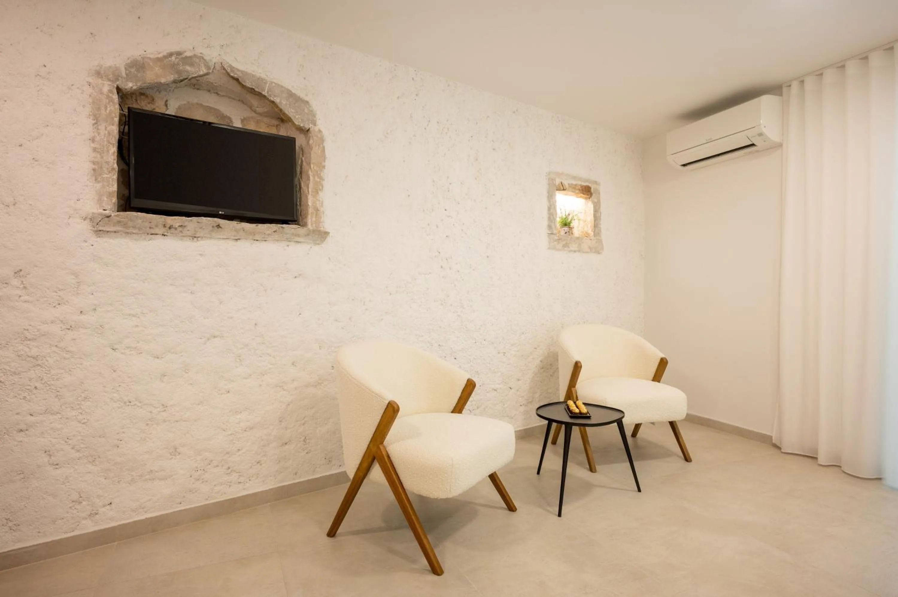 TV and multimedia in Nono Ban Boutique Hotel & Villas