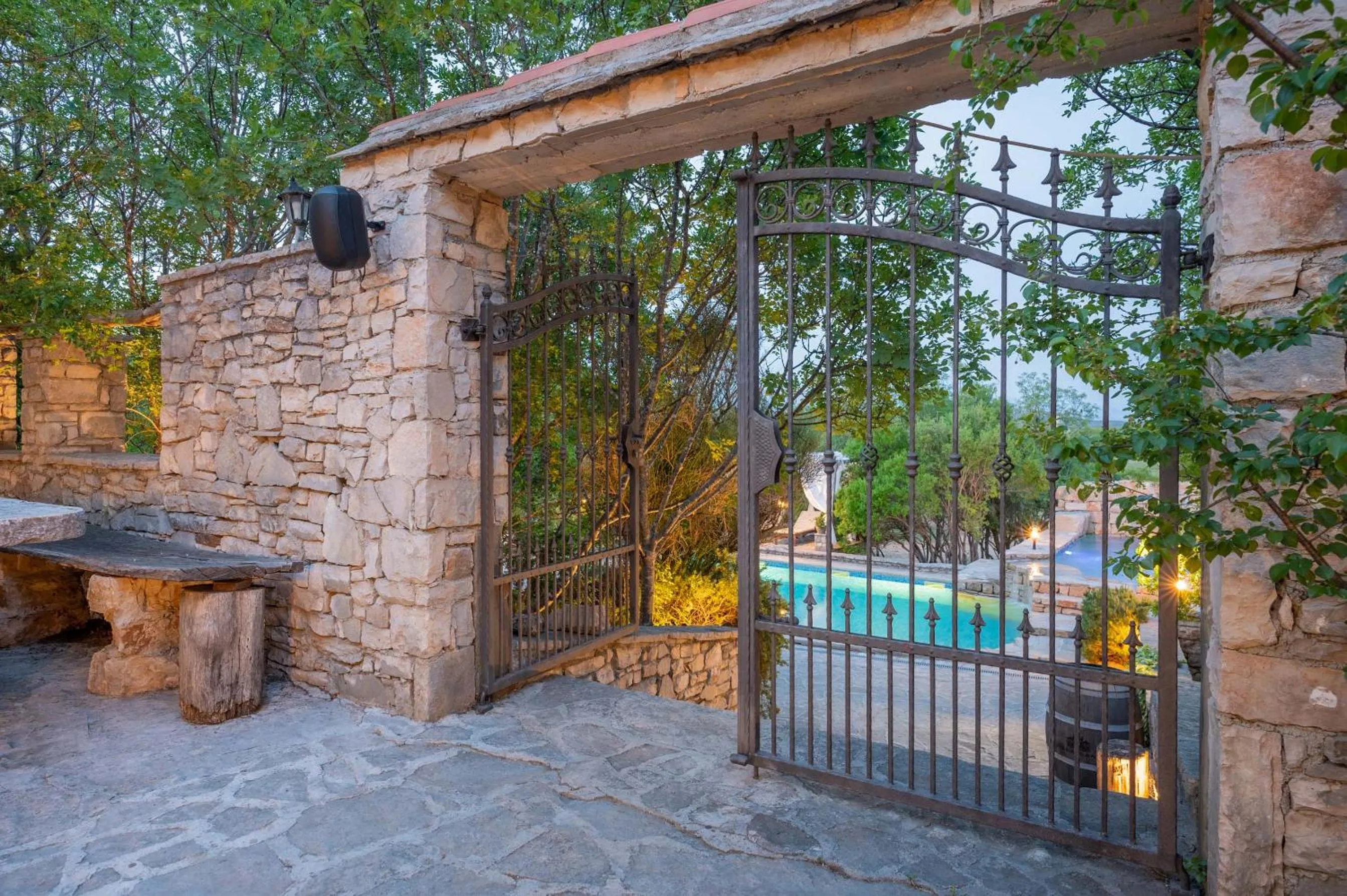 Restaurant/places to eat in Nono Ban Boutique Hotel & Villas