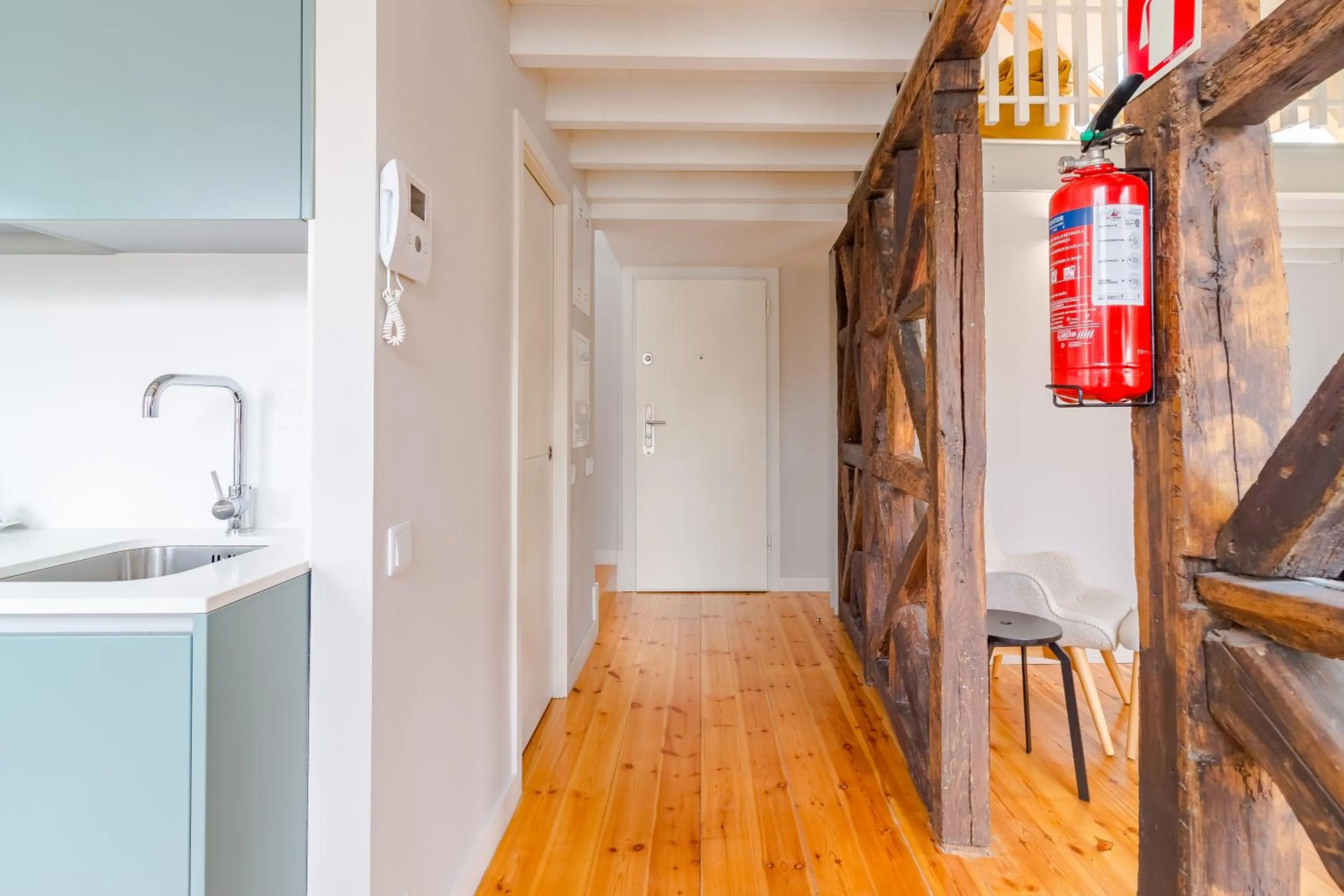 Kitchen or kitchenette in YOUROPO - City Center Ribeira Porto