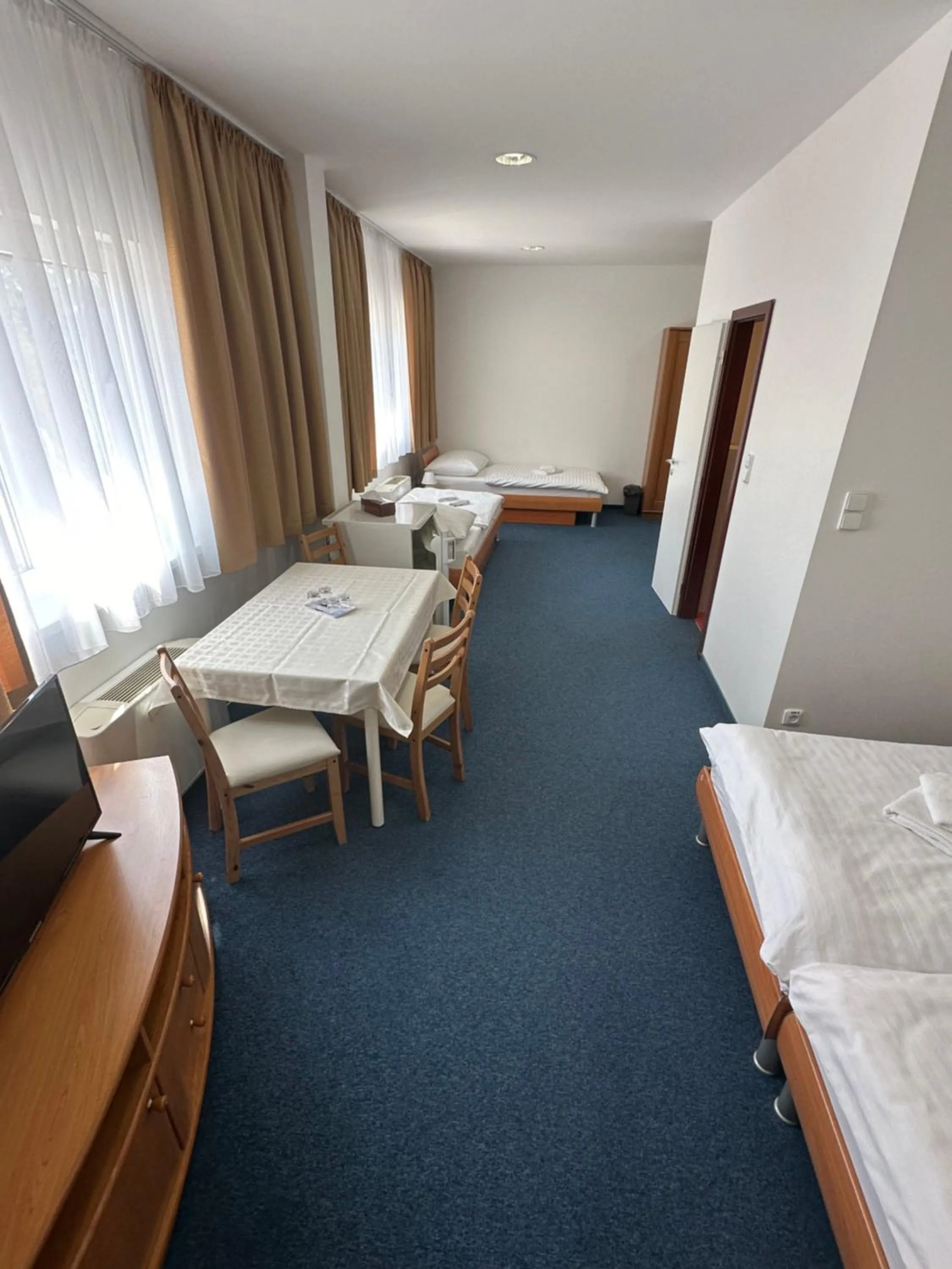 Photo of the whole room, Bed in Hotel Remy