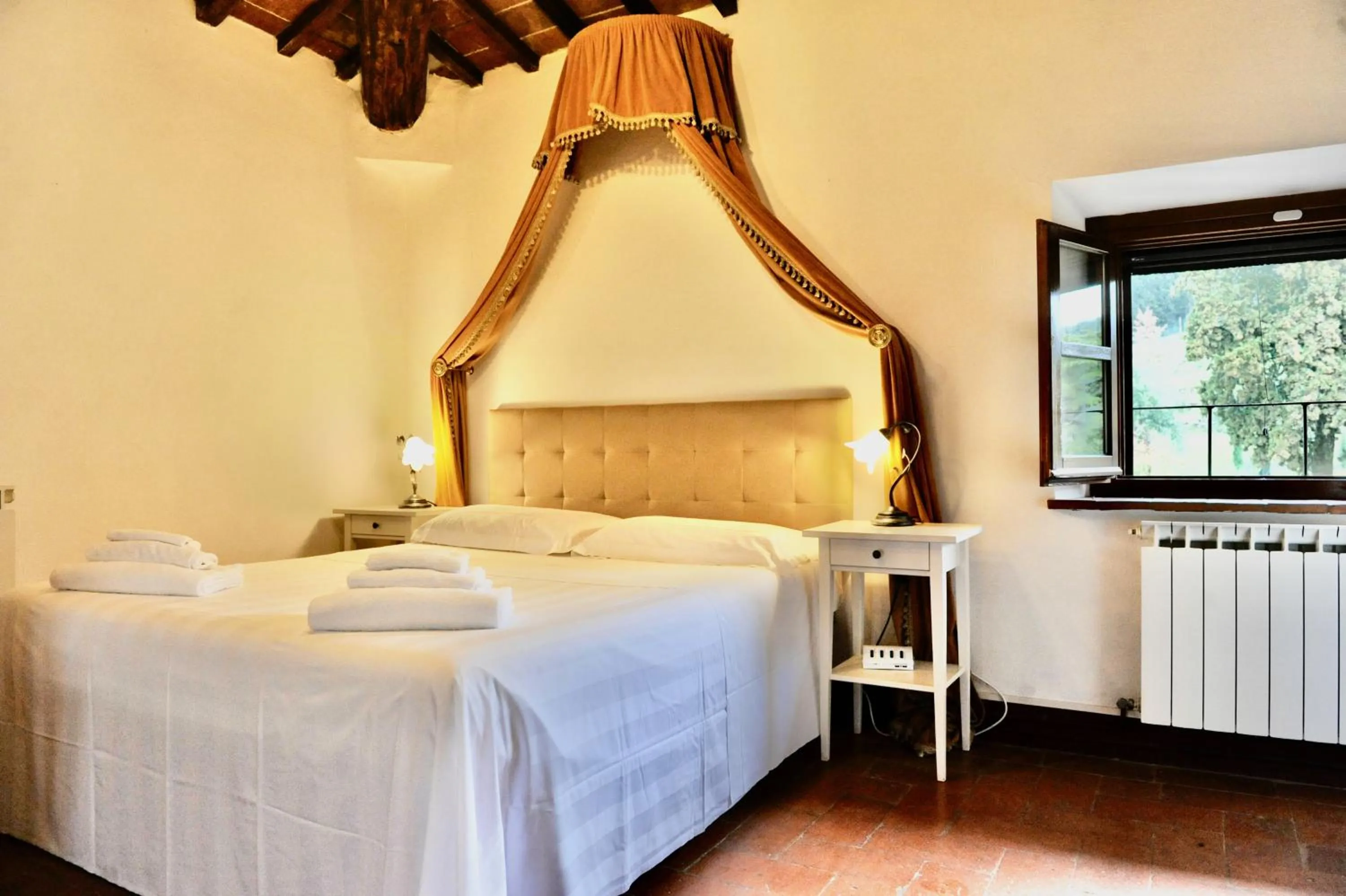 Bedroom, Bed in Villa Schiatti