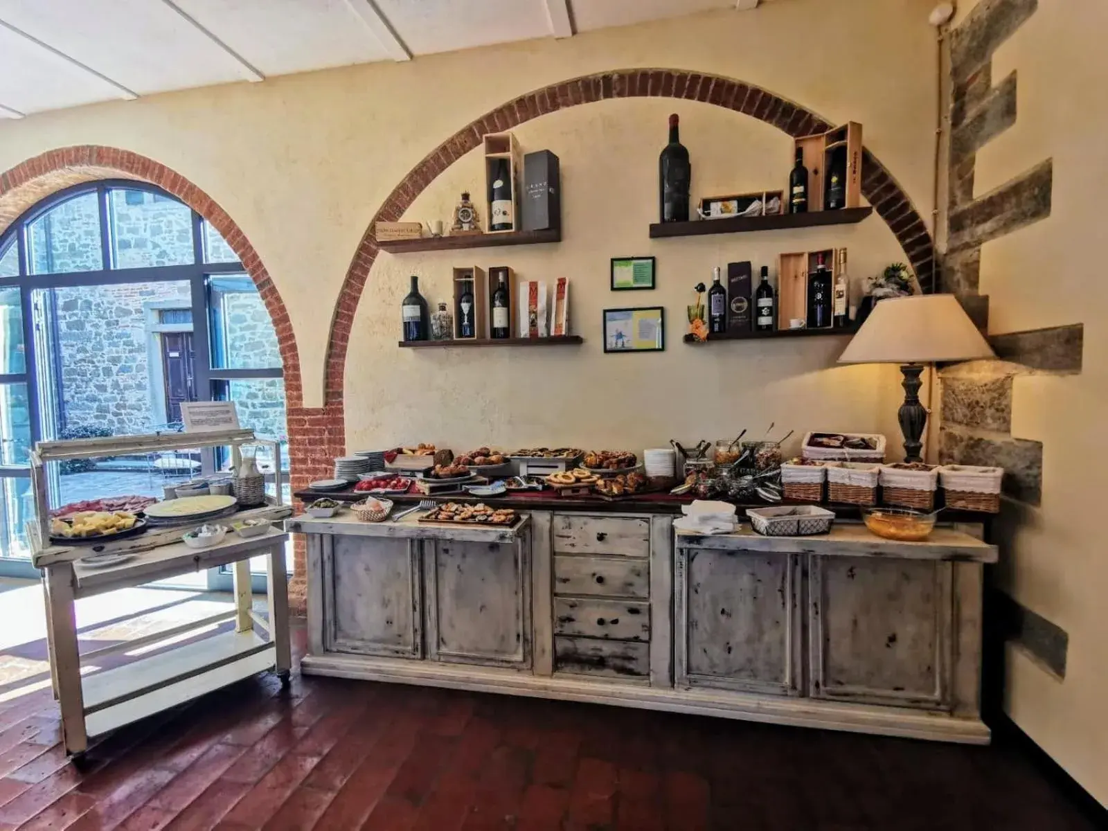 Buffet breakfast in Villa Schiatti Buffet breakfast in Villa Schiatti