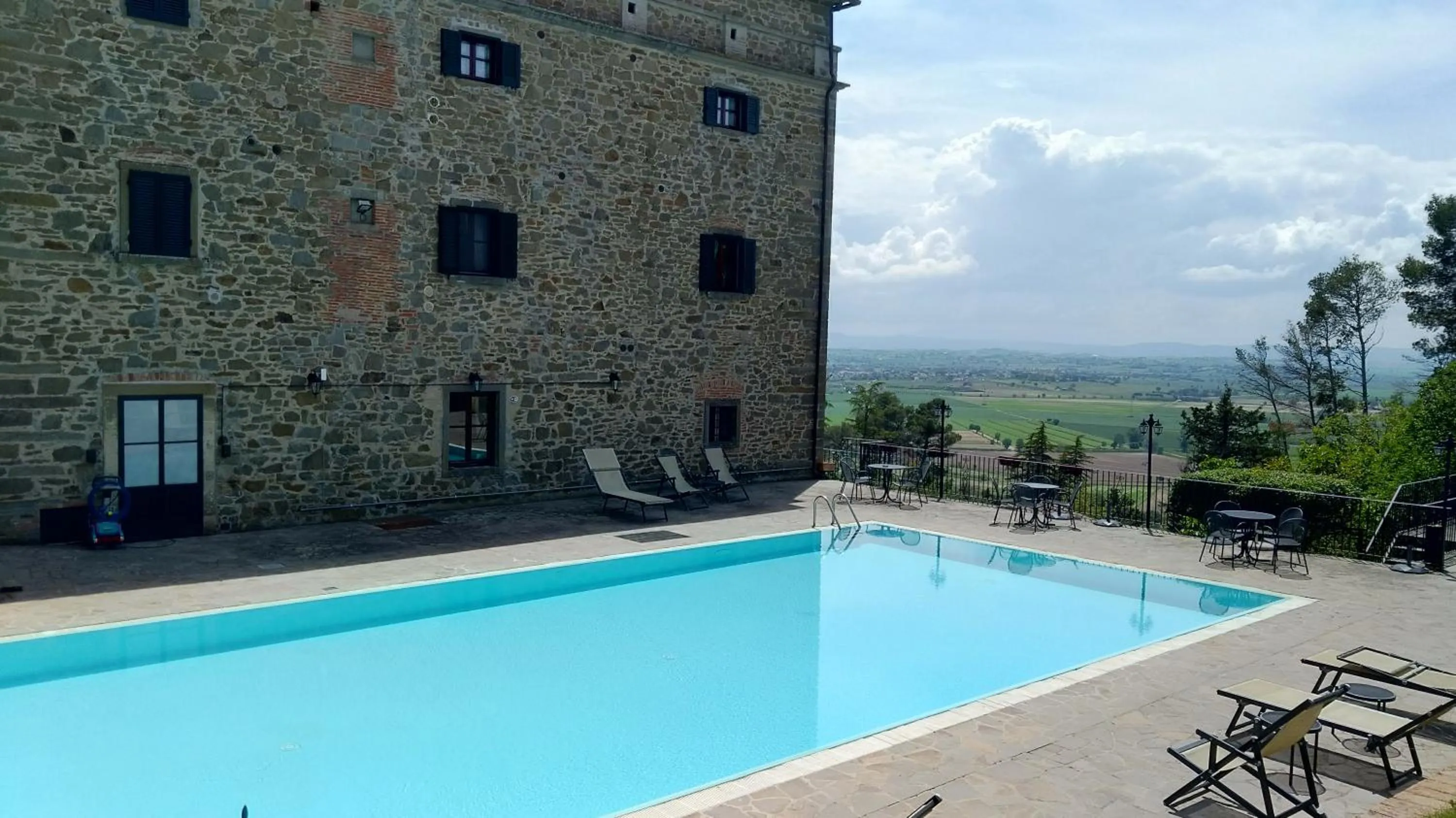 Pool view in Villa Schiatti