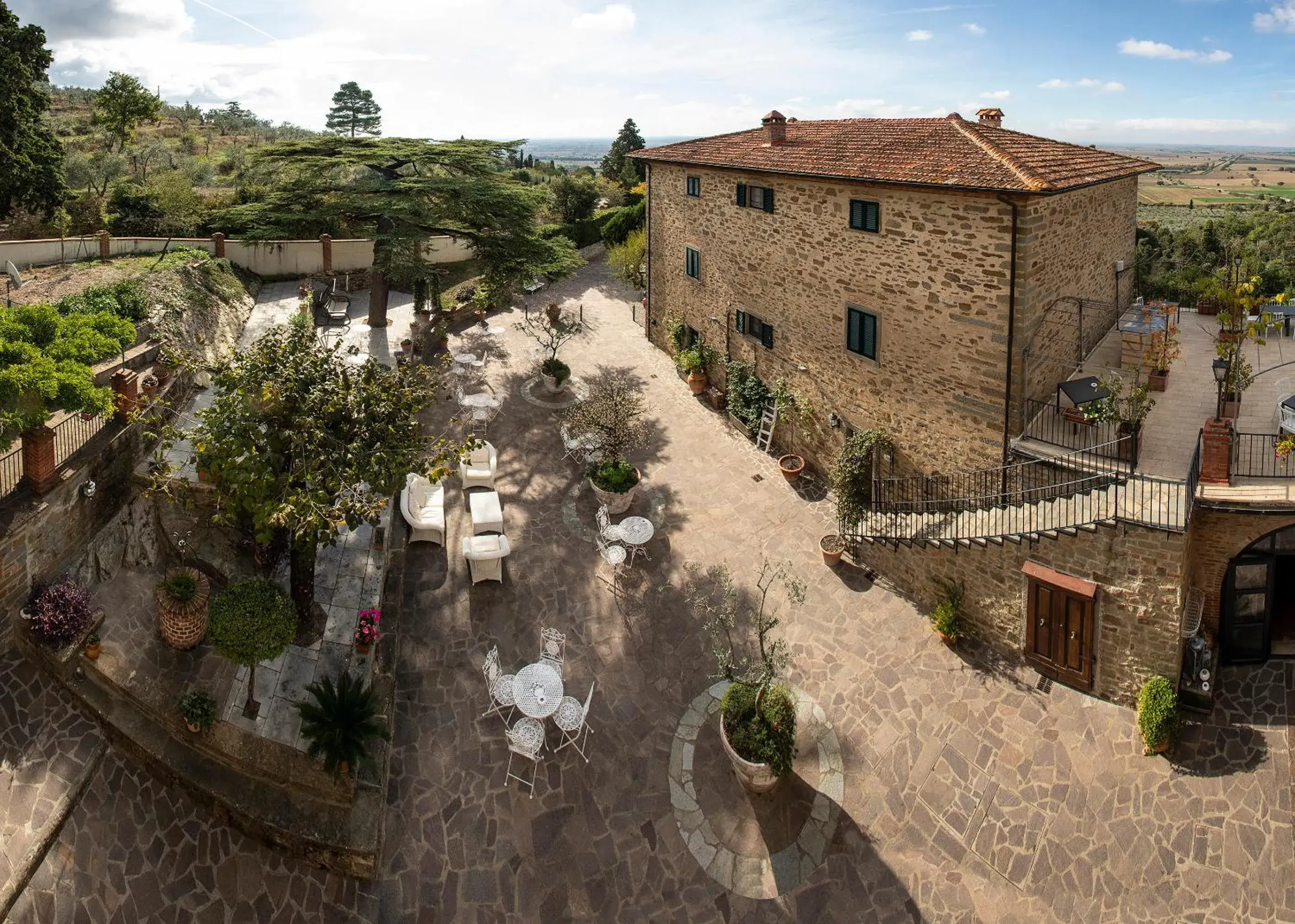 Property building in Villa Schiatti Property building in Villa Schiatti