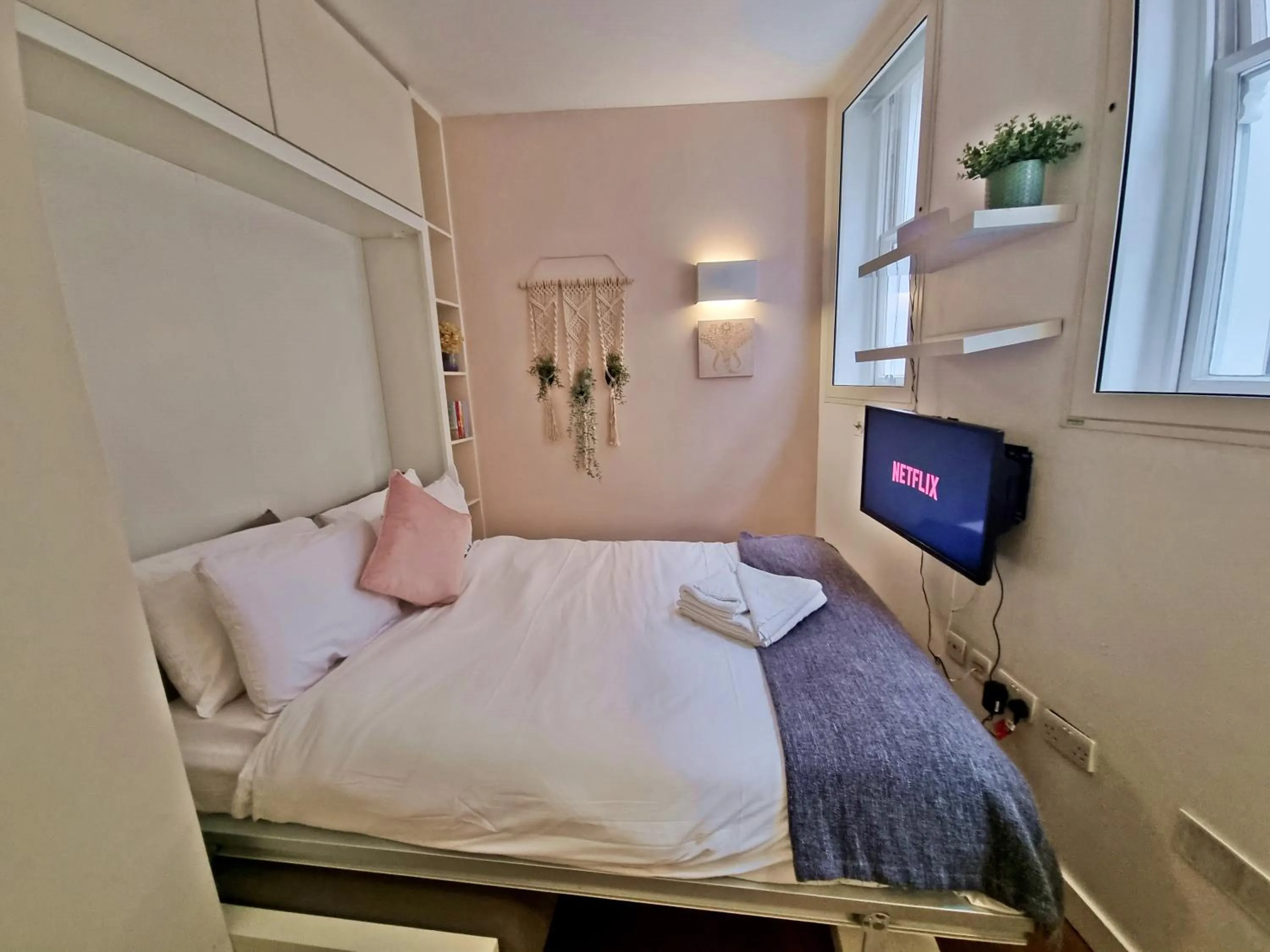 Bed in London City Apartments