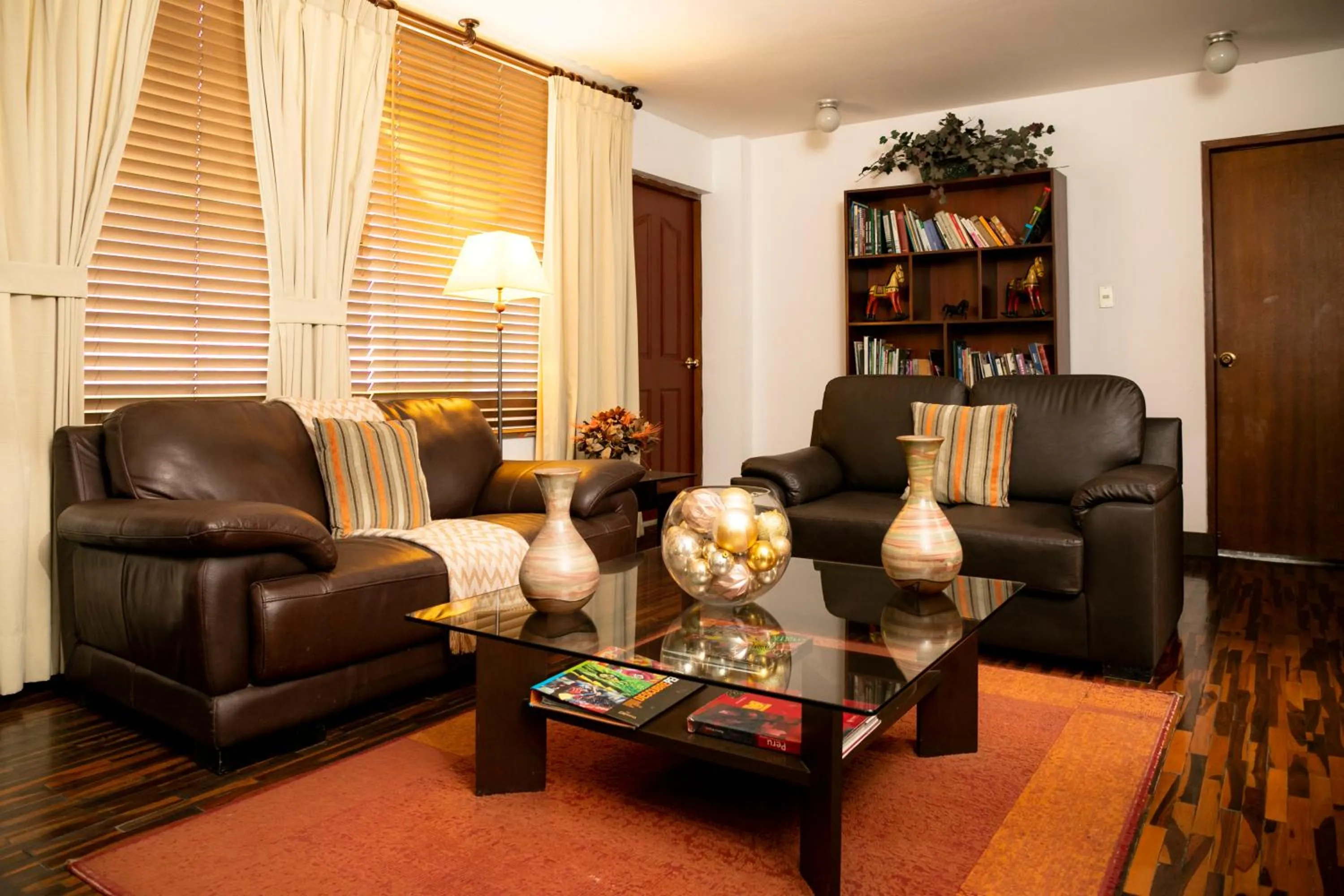 Library in Casa Bella Boutique Hotel San Isidro