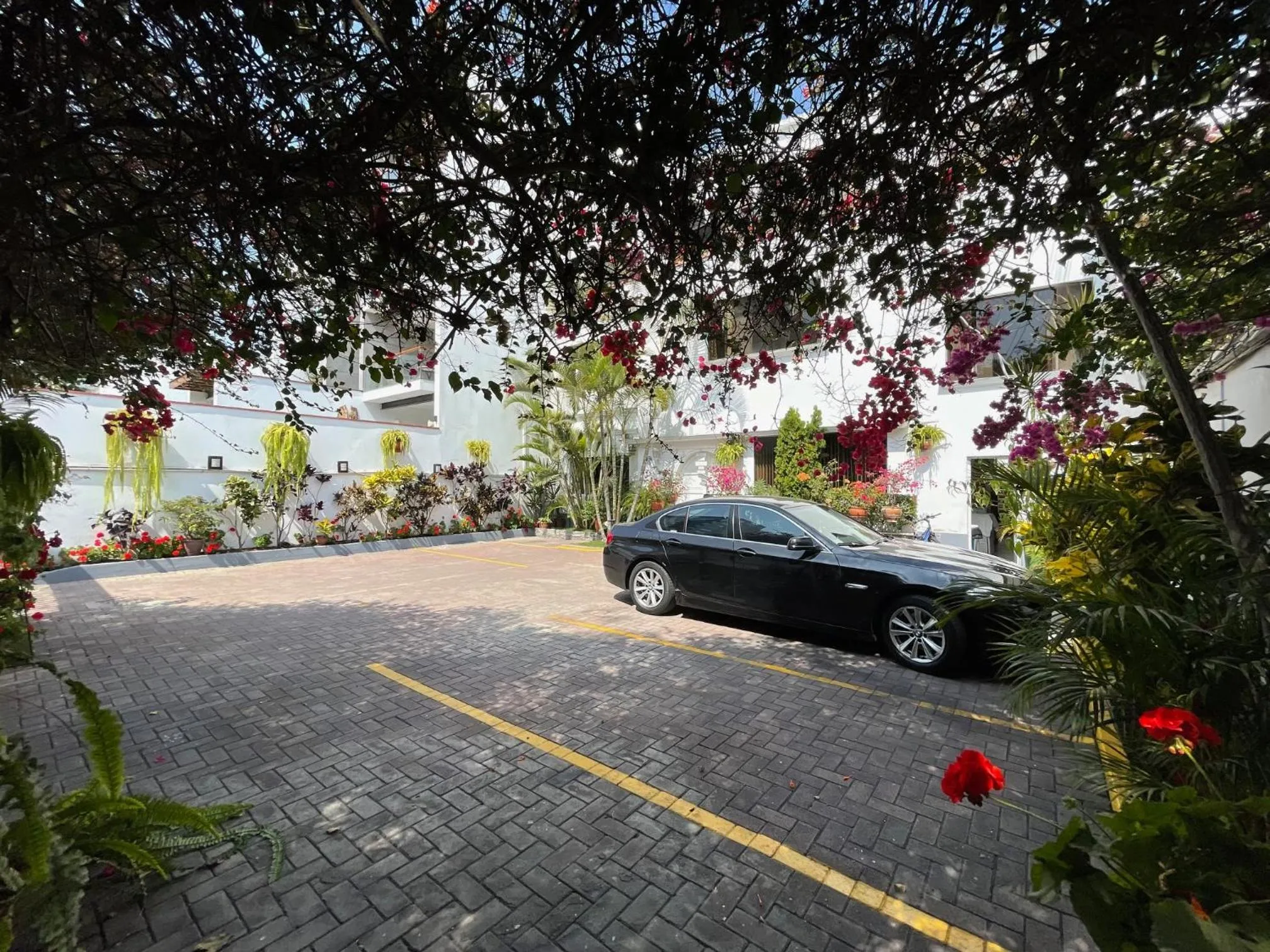 Parking in Casa Bella Boutique Hotel San Isidro