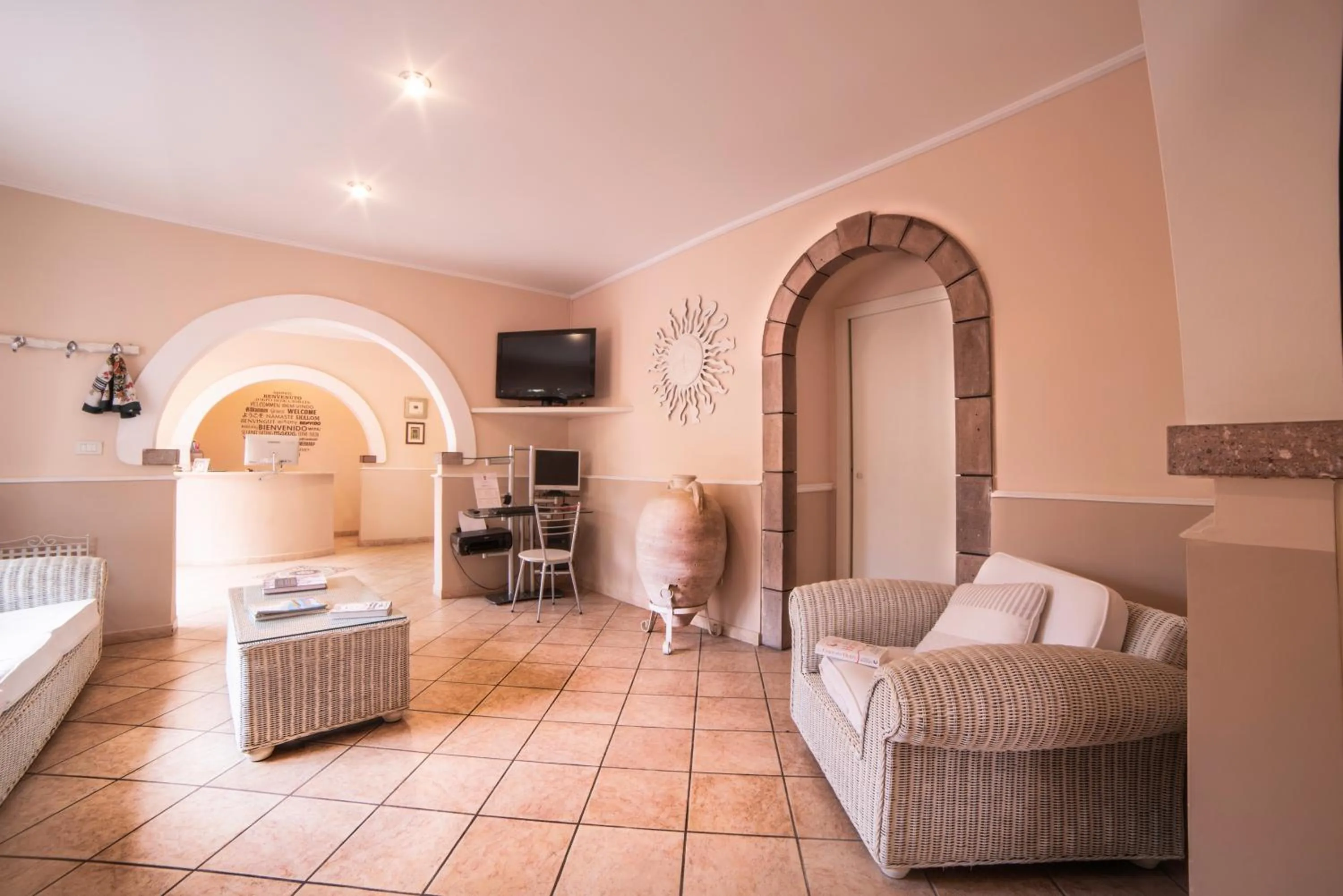 Communal lounge/ TV room in Hotel Moderno