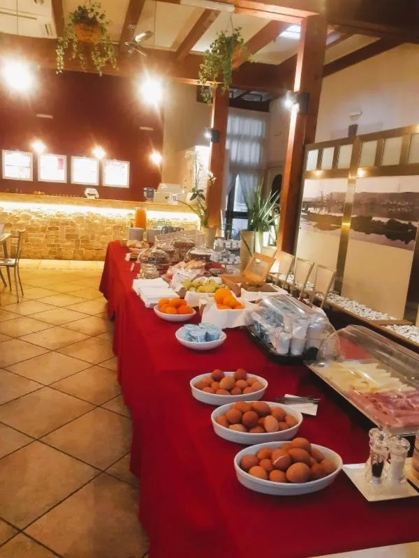 Buffet breakfast in Hotel Moderno