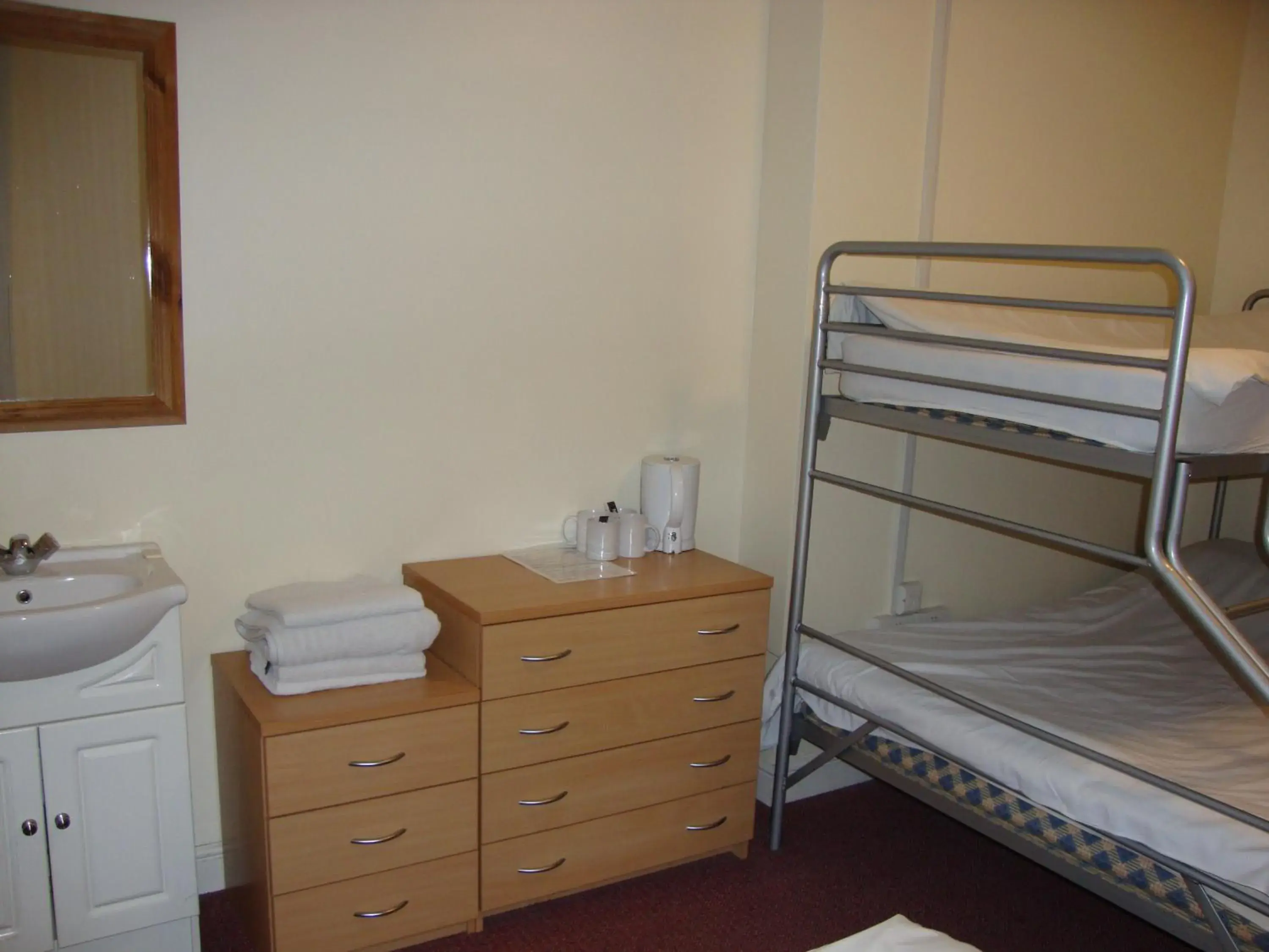 Photo of the whole room, Bunk Bed in Hotel Strand Continental