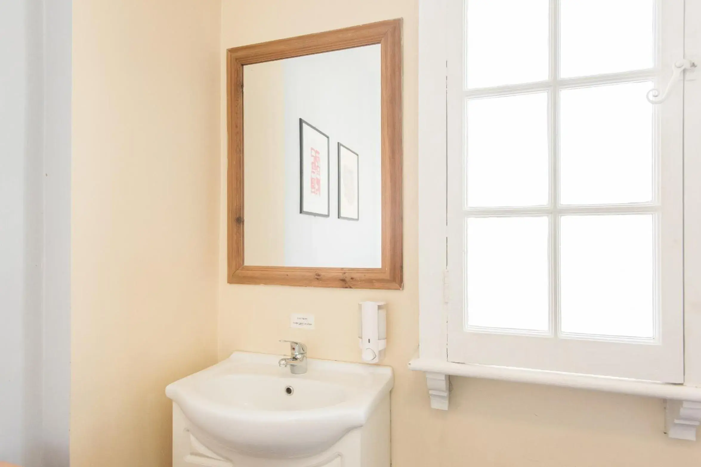 Day, Bathroom in Hotel Strand Continental