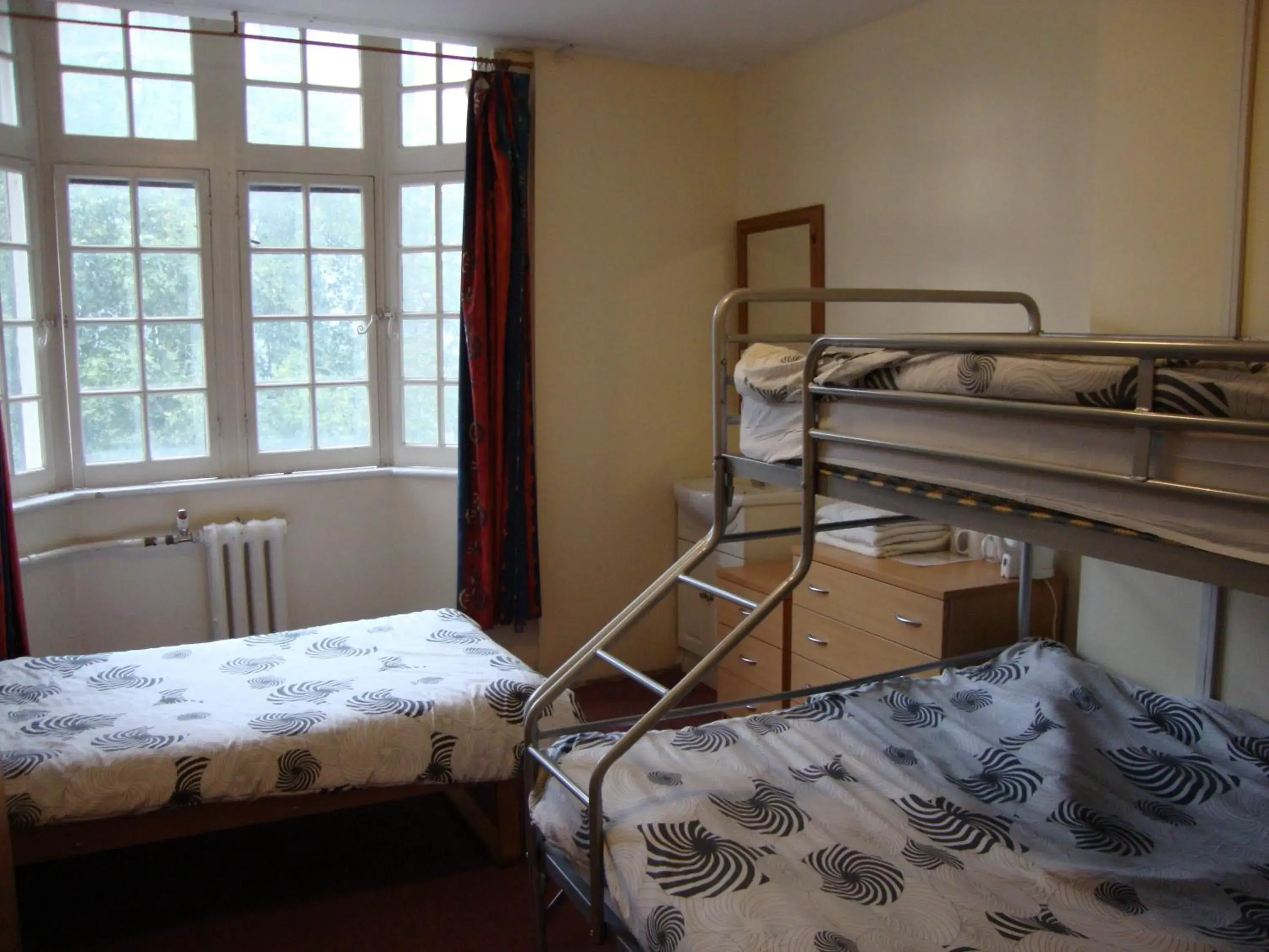 Bed, Bunk Bed in Hotel Strand Continental