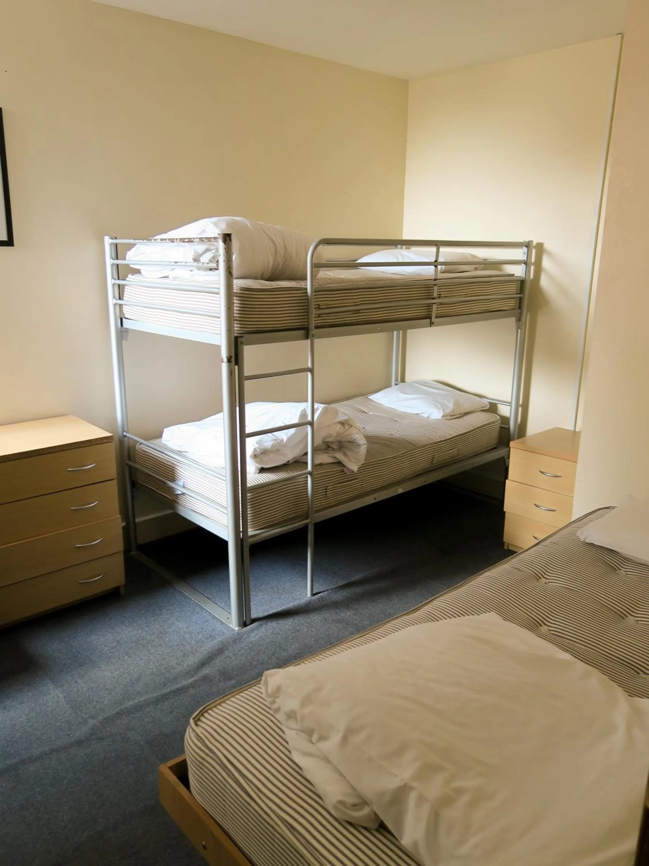 Bed, Bunk Bed in Hotel Strand Continental