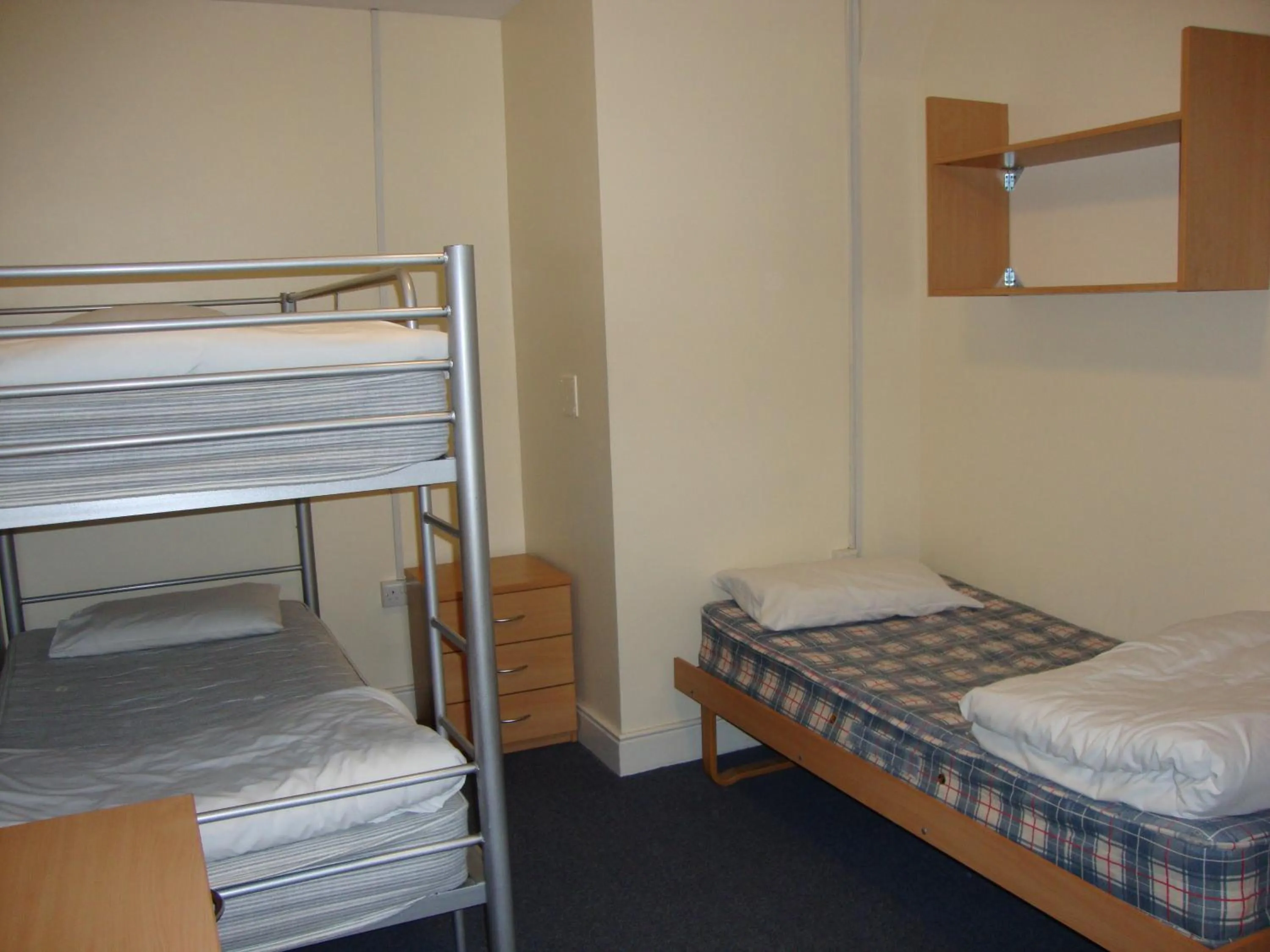 Bed, Bunk Bed in Hotel Strand Continental