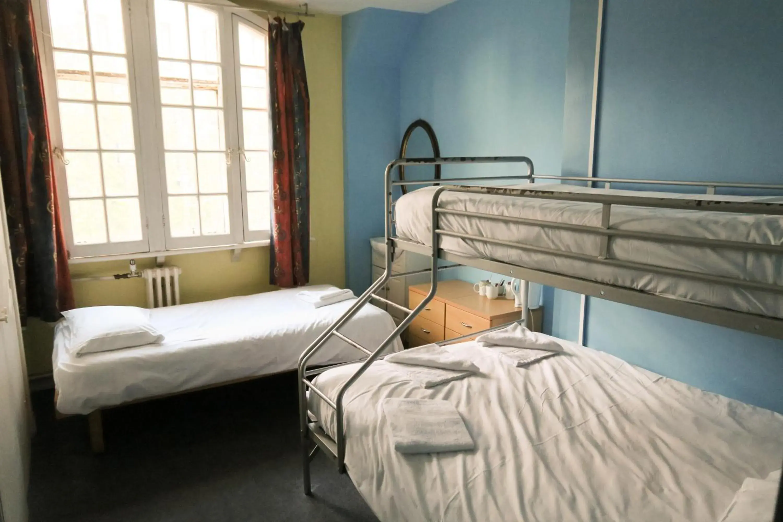 Bed, Bunk Bed in Hotel Strand Continental