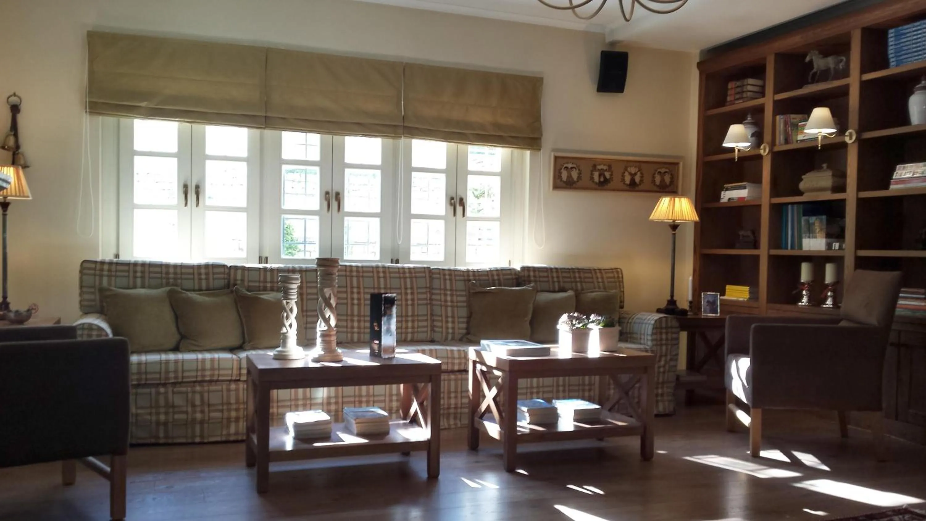Library in Gamila Rocks Mountain Hotel