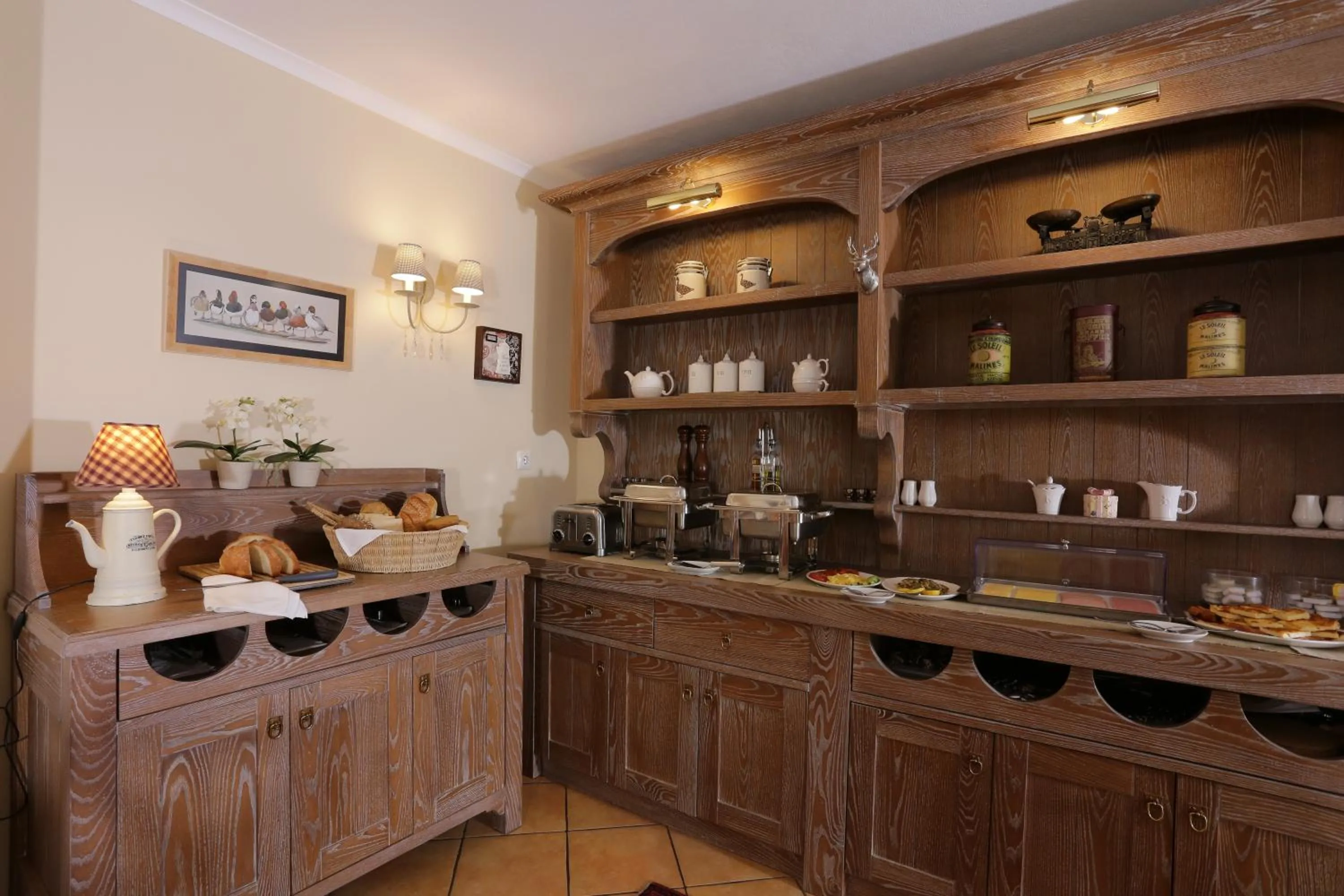 Restaurant/places to eat in Gamila Rocks Mountain Hotel