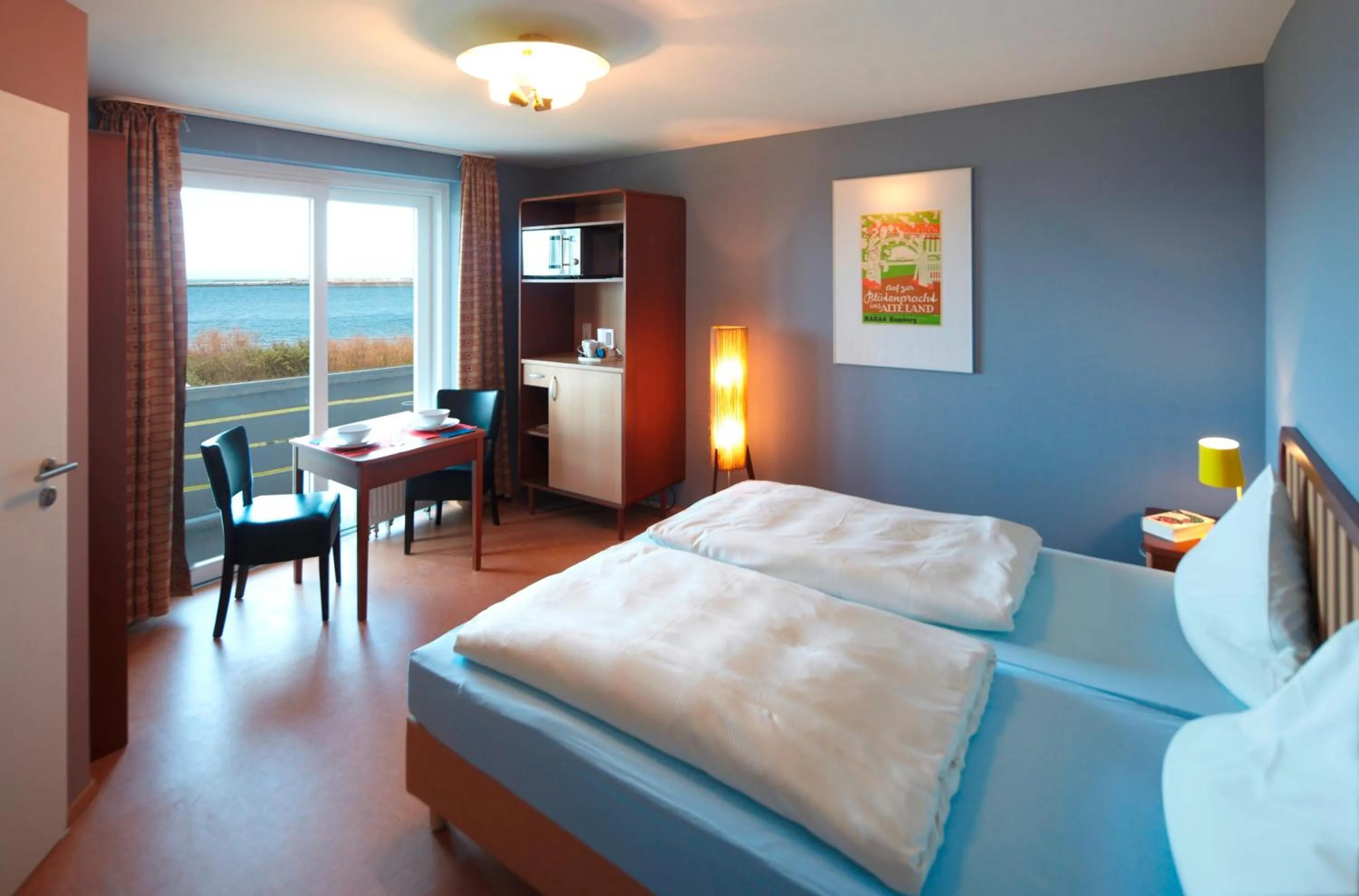 Photo of the whole room, Bed in Hotel Helgoländer Klassik