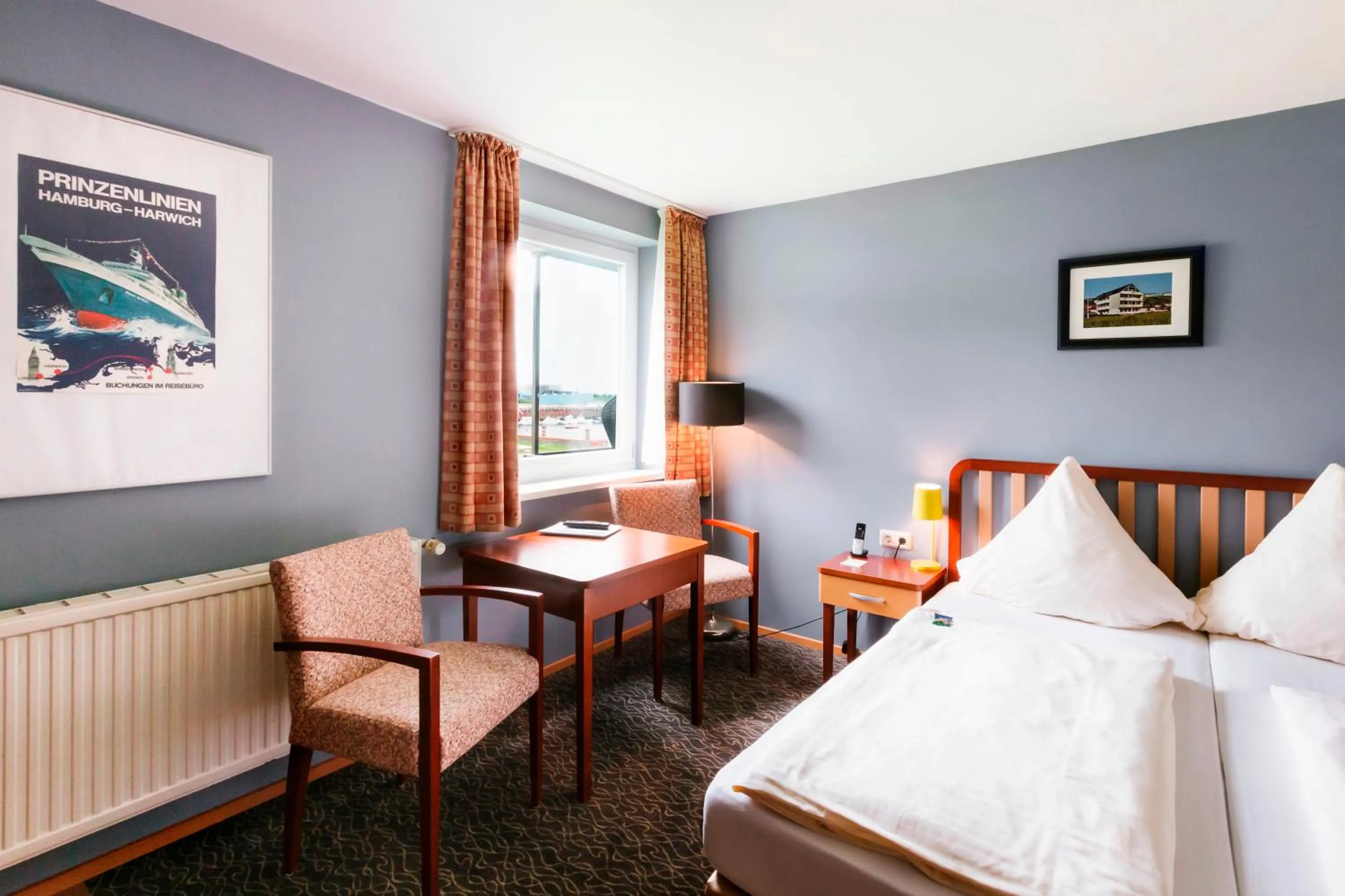 Photo of the whole room, Bed in Hotel Helgoländer Klassik