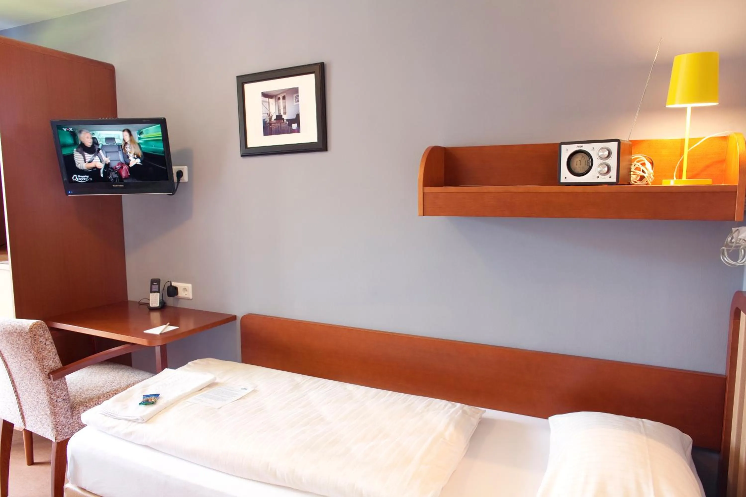 Photo of the whole room, Bed in Hotel Helgoländer Klassik