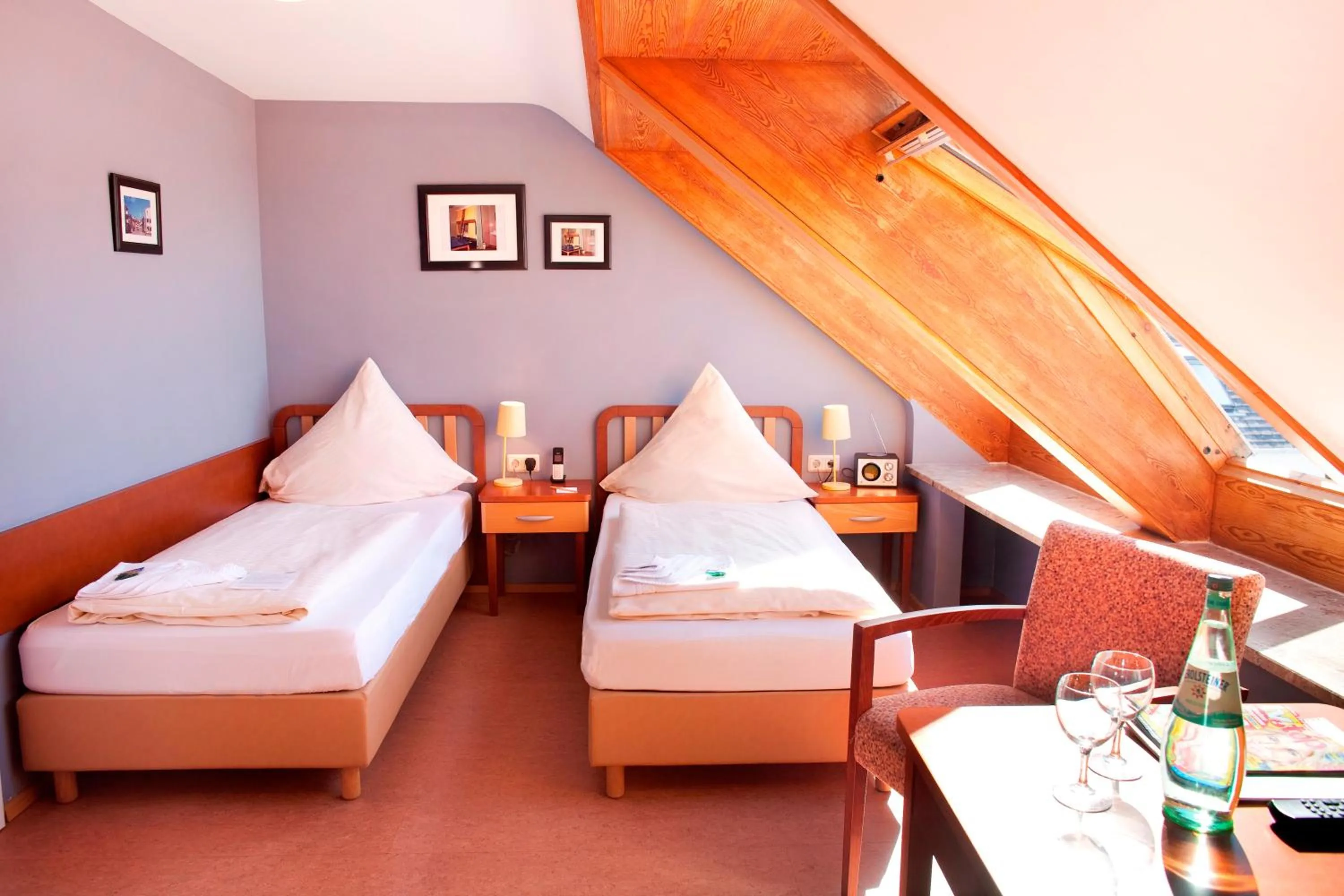 Photo of the whole room, Bed in Hotel Helgoländer Klassik