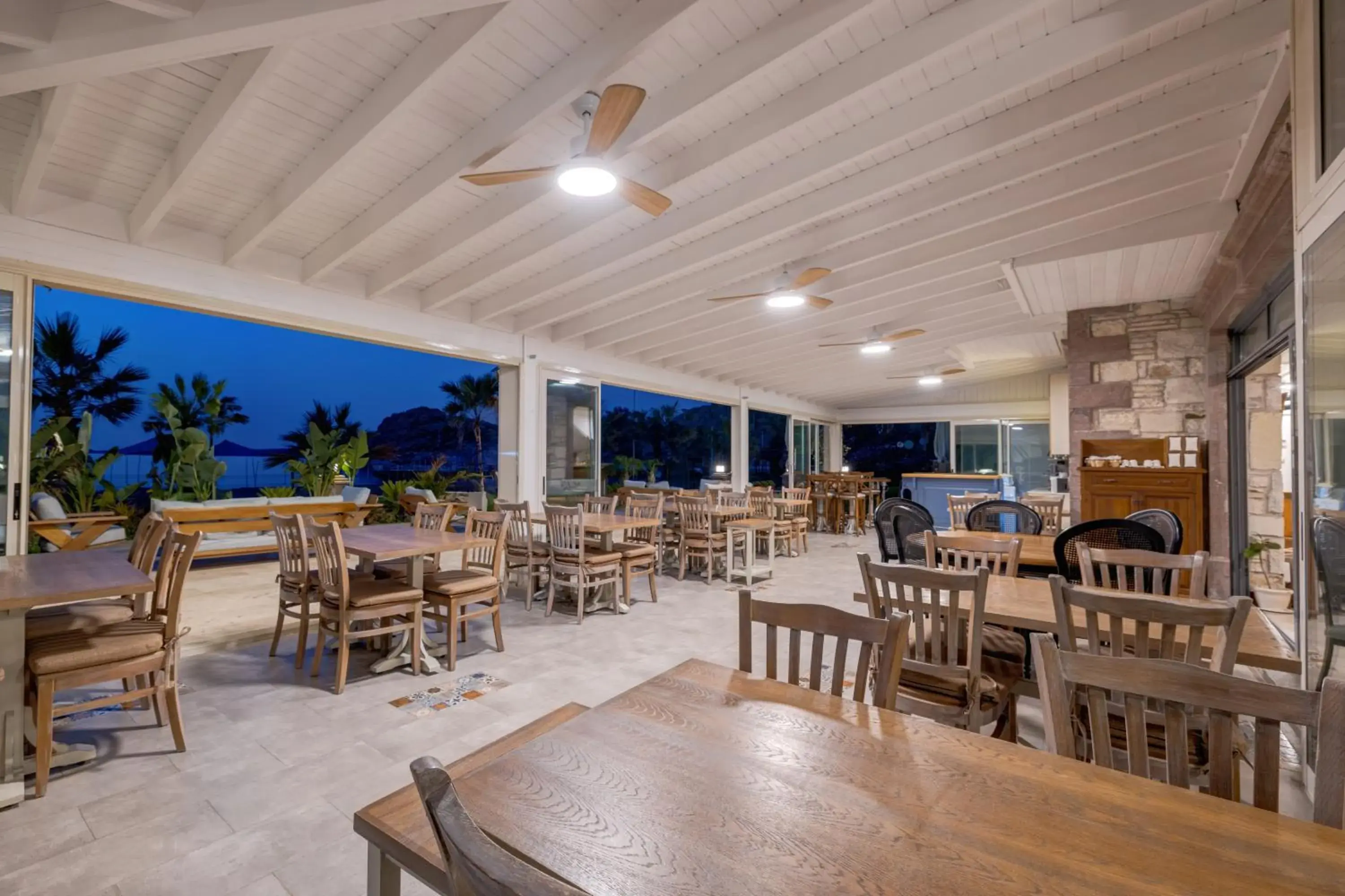 Restaurant/places to eat in Navalia Hotel Restaurant/places to eat in Navalia Hotel