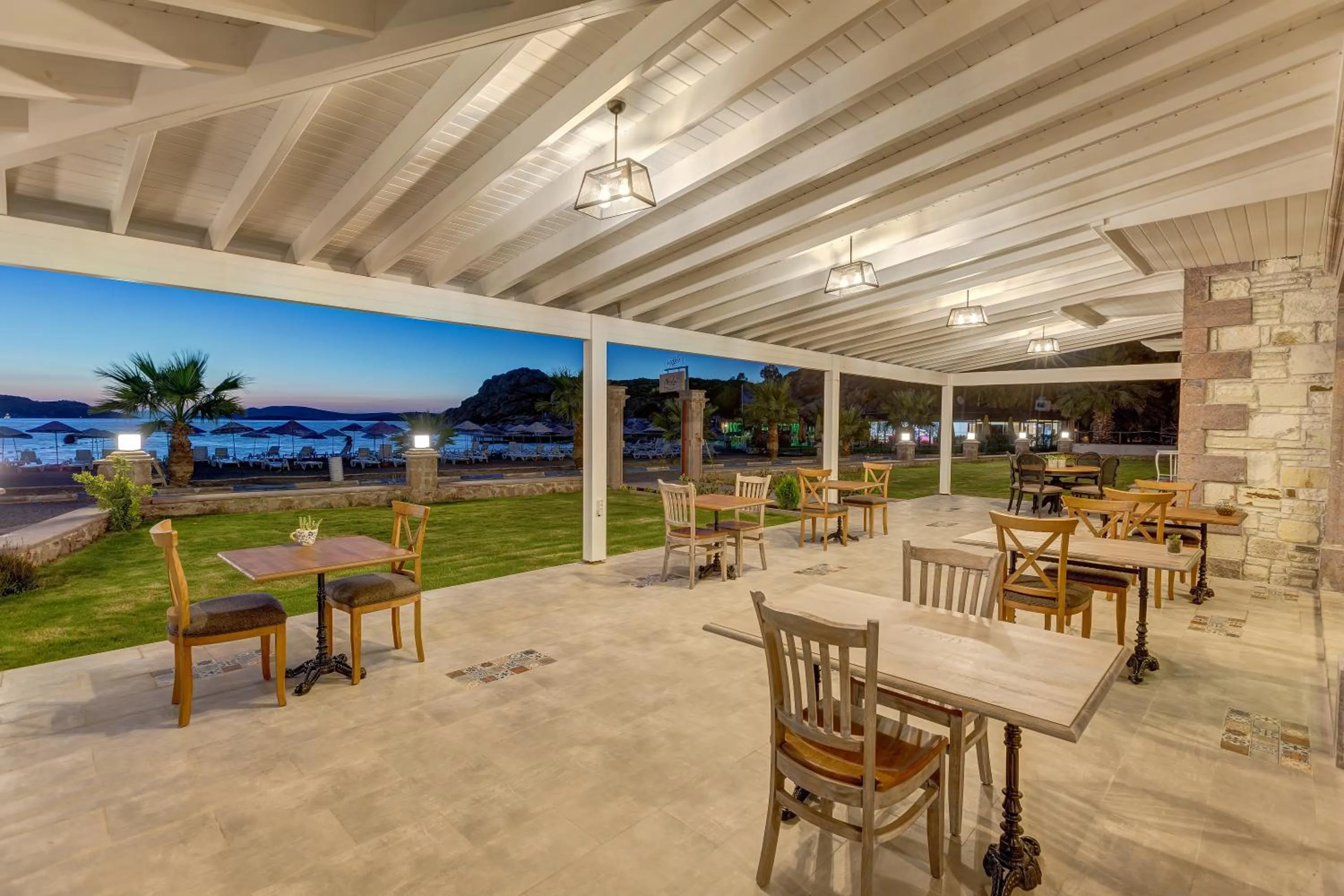 Restaurant/places to eat in Navalia Hotel