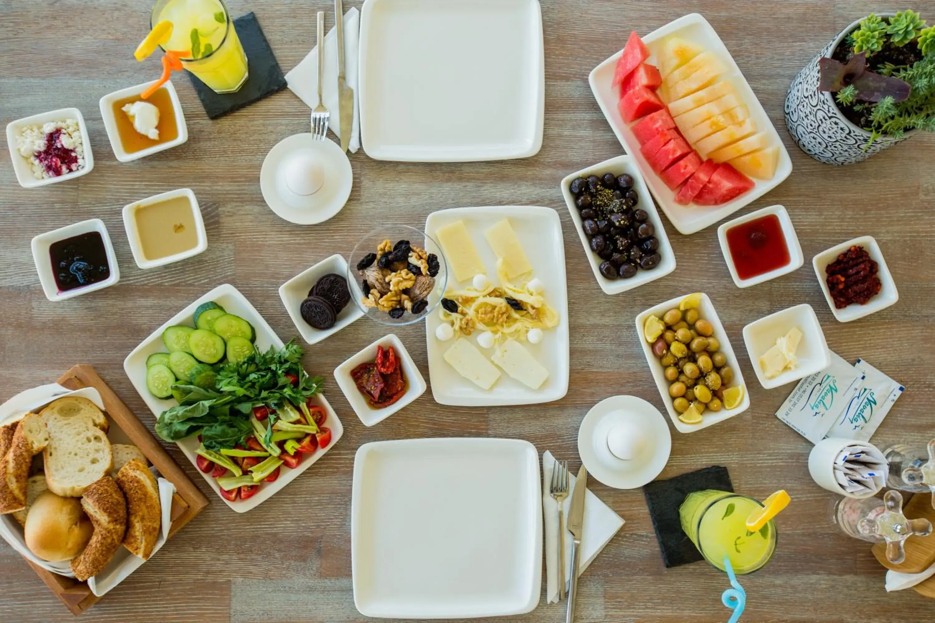 Food and drinks in Navalia Hotel Food and drinks in Navalia Hotel