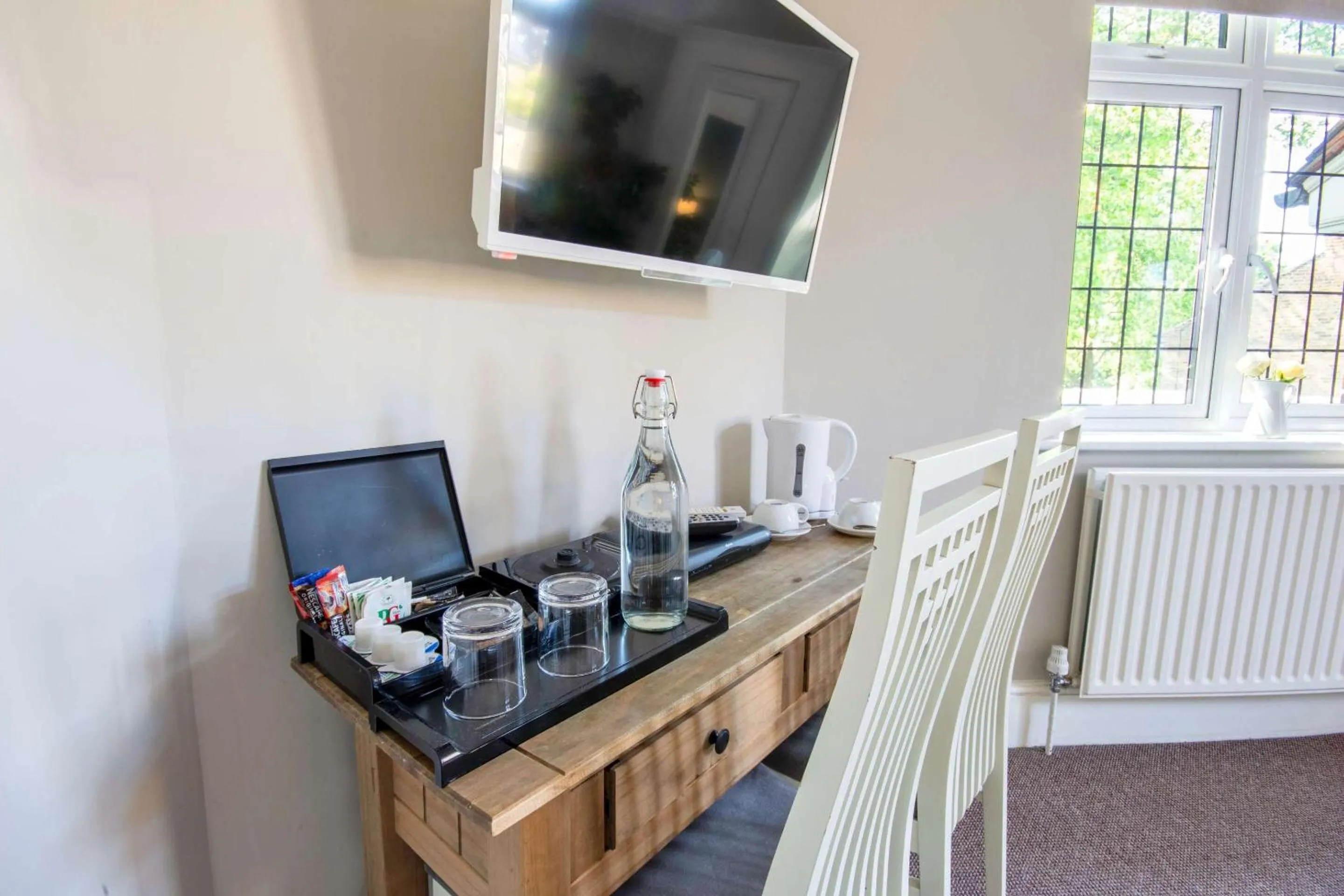 Bedroom in The Green W7