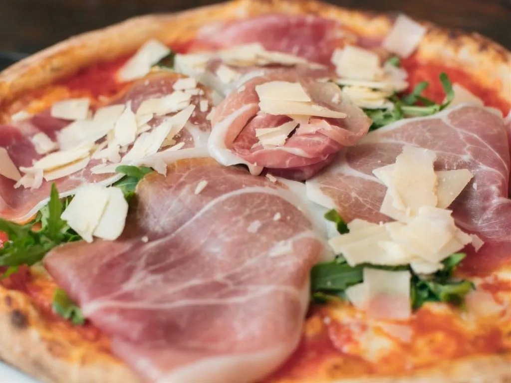 Dining area in The Green W7