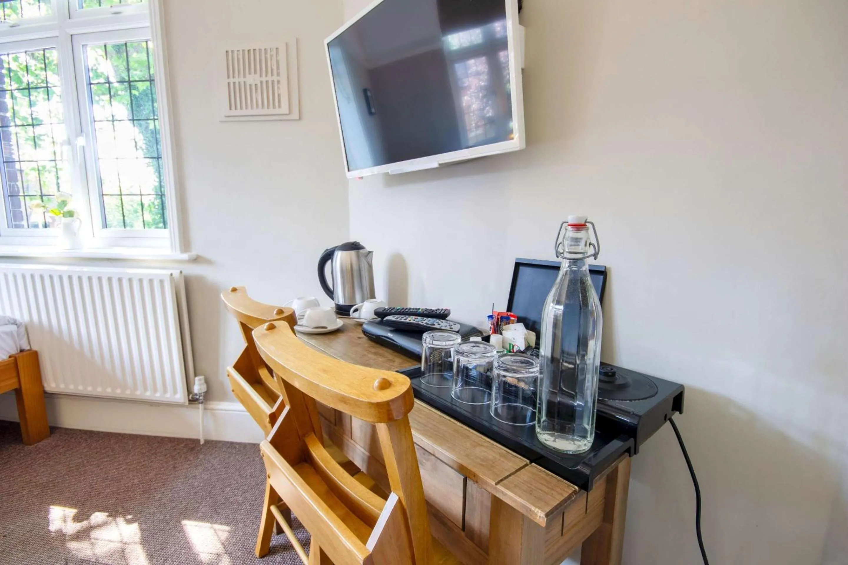 Bedroom in The Green W7