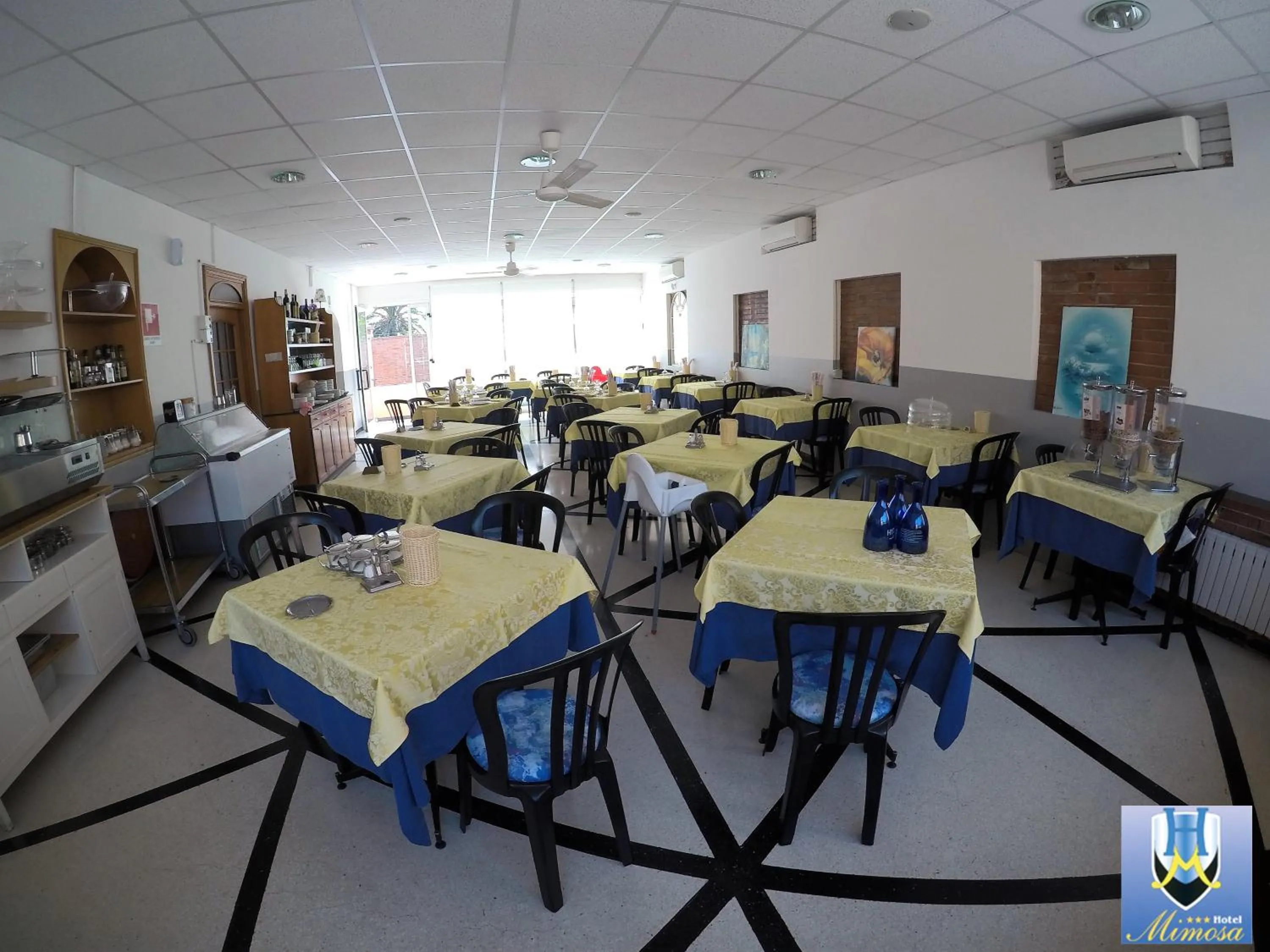 Restaurant/places to eat in Hotel Mimosa