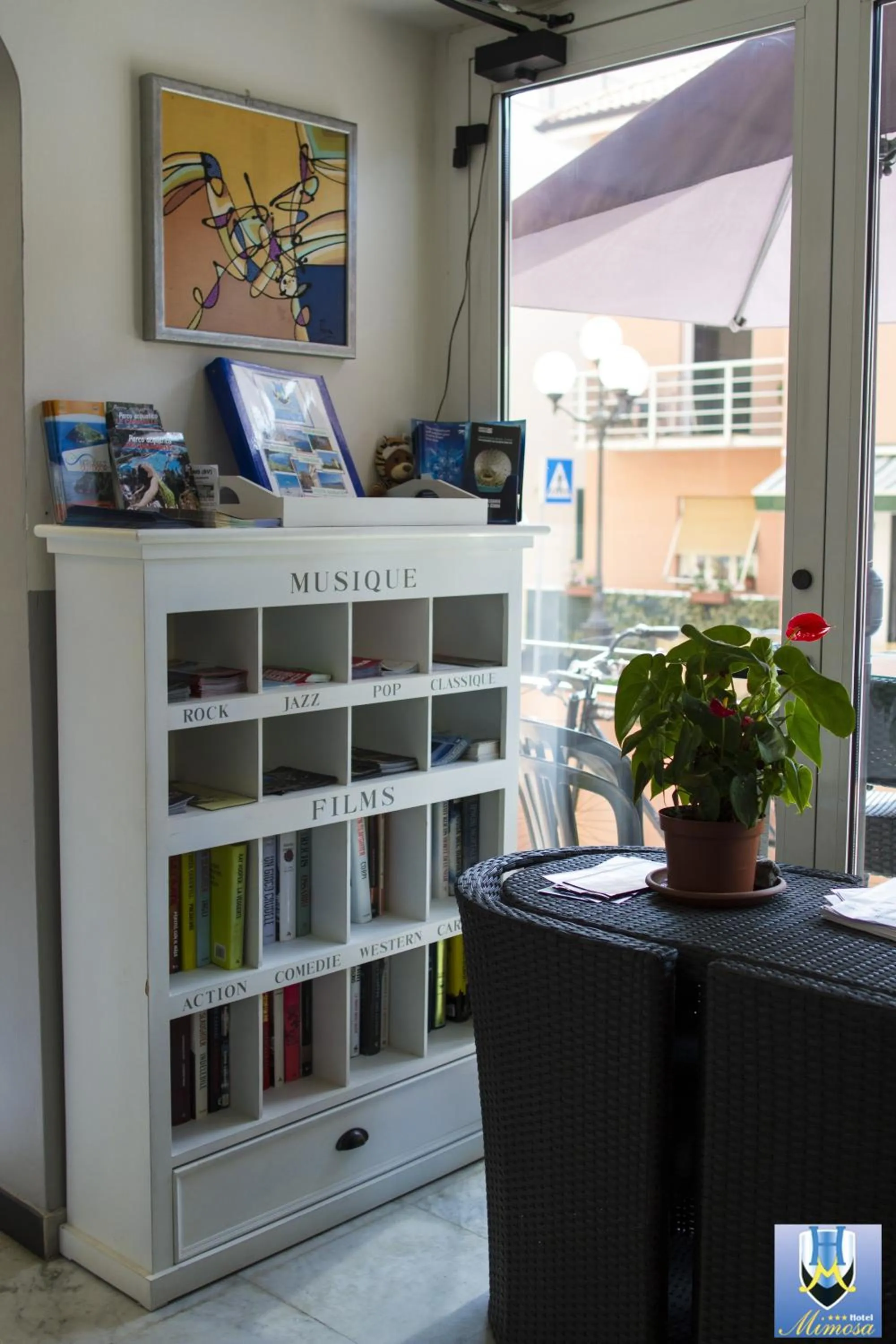 Communal lounge/ TV room in Hotel Mimosa