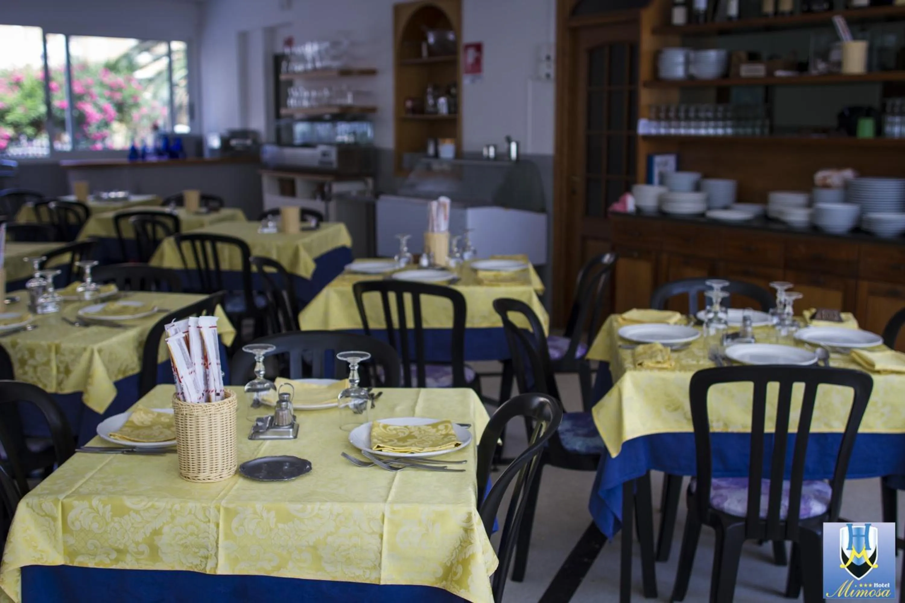 Restaurant/places to eat in Hotel Mimosa