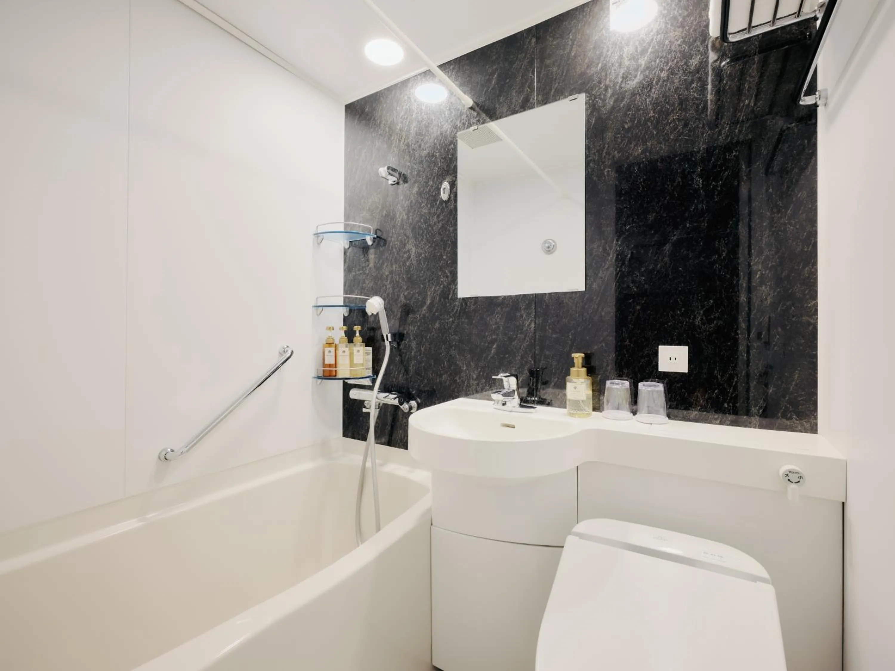 Hot Tub in hotel MONday Haneda Airport