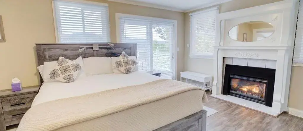 Bed in Jenner Inn Bed in Jenner Inn