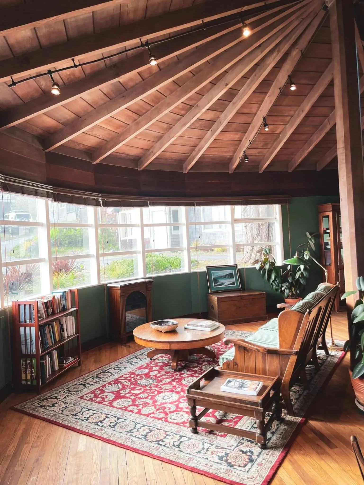 Seating area in Jenner Inn Seating area in Jenner Inn