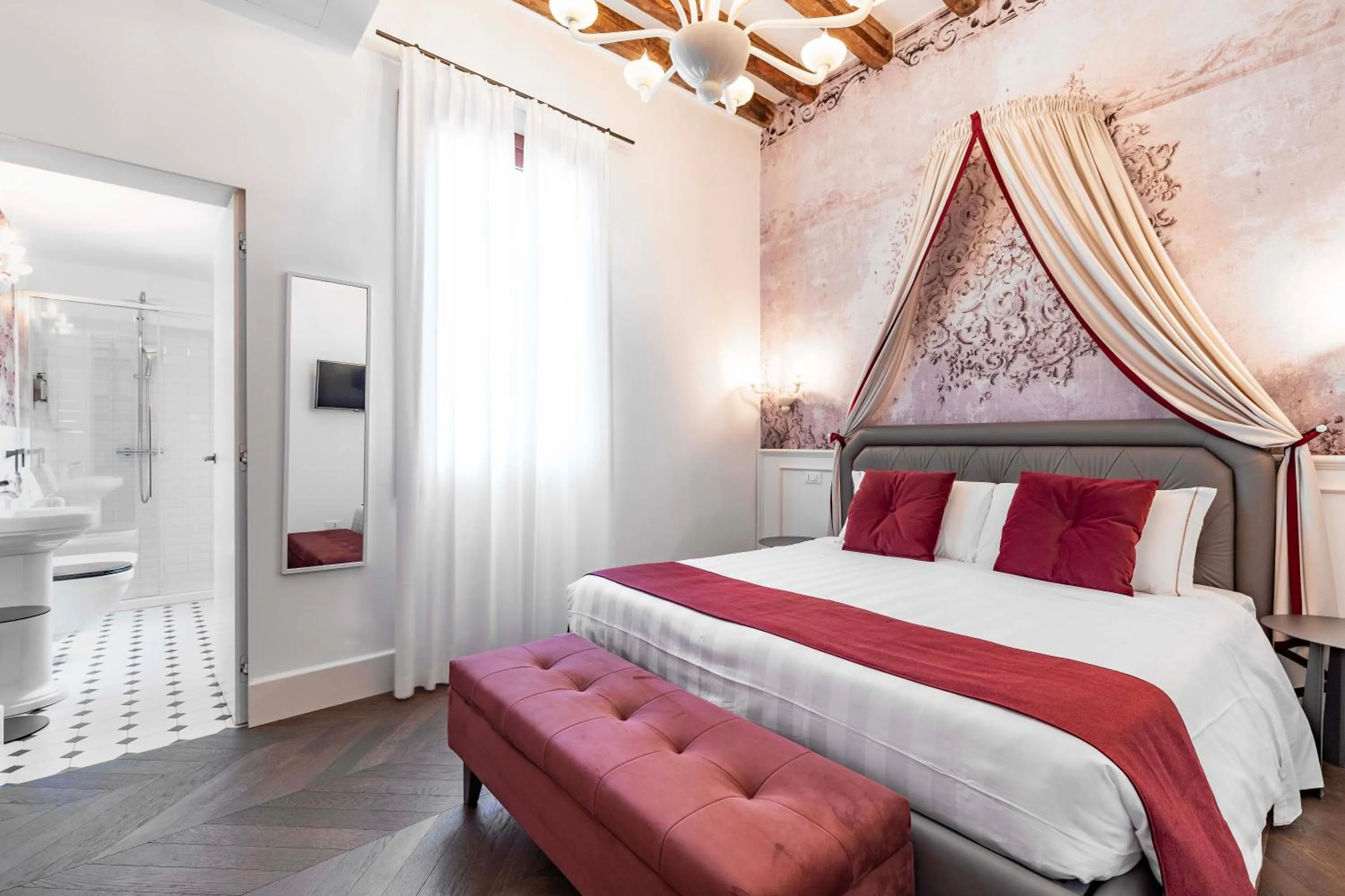 Shower, Bed in Porta da mar