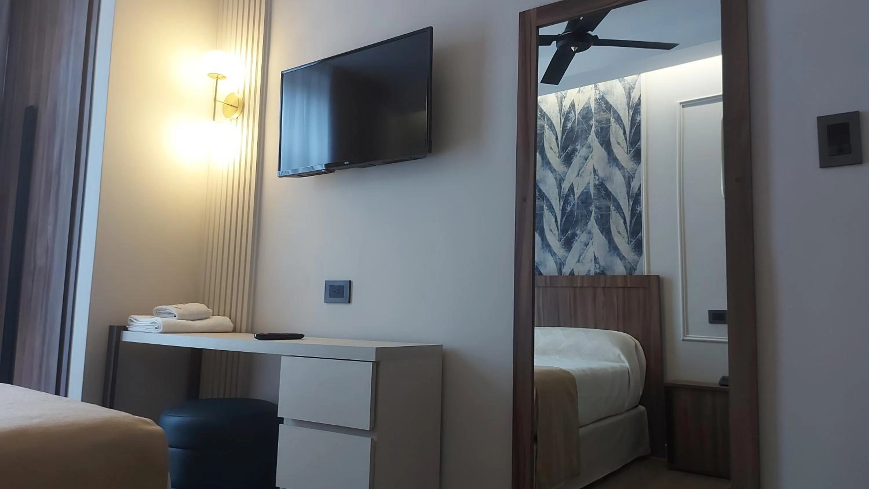 hair dresser, Bed in Hotel Internacional