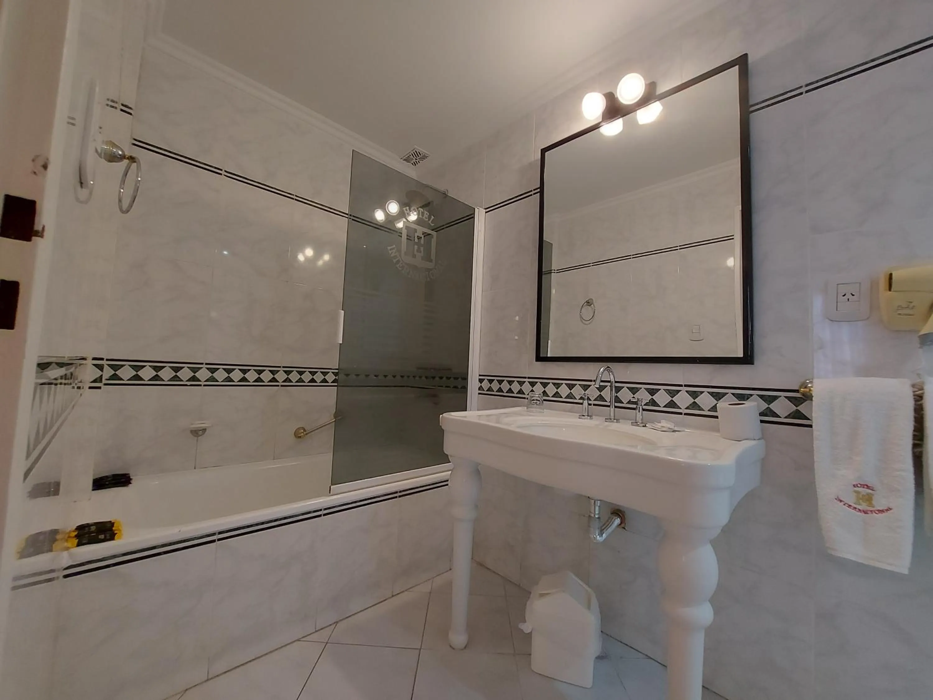 Bathroom in Hotel Internacional