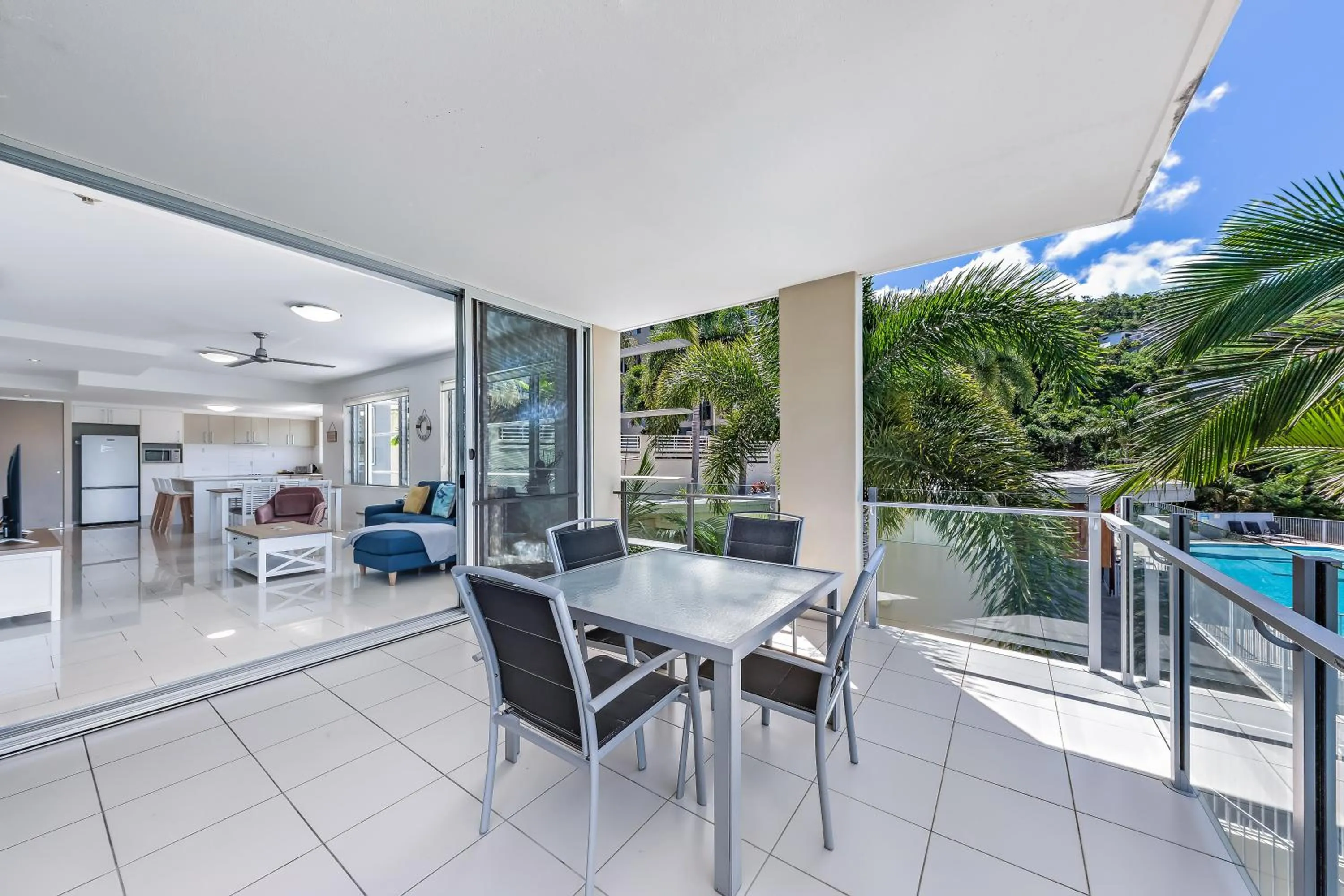 Day in Airlie Summit Apartments