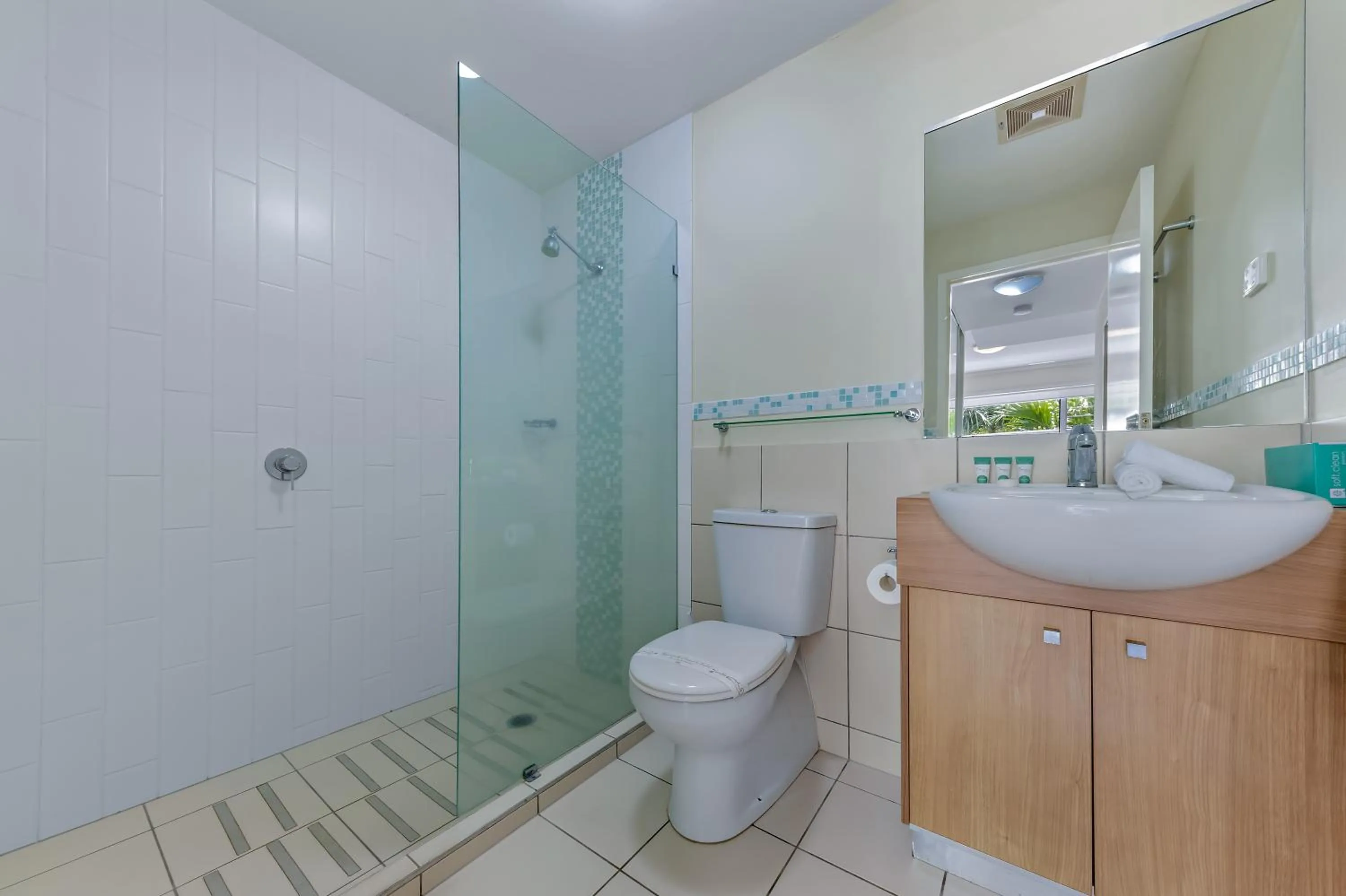 Bathroom in Airlie Summit Apartments