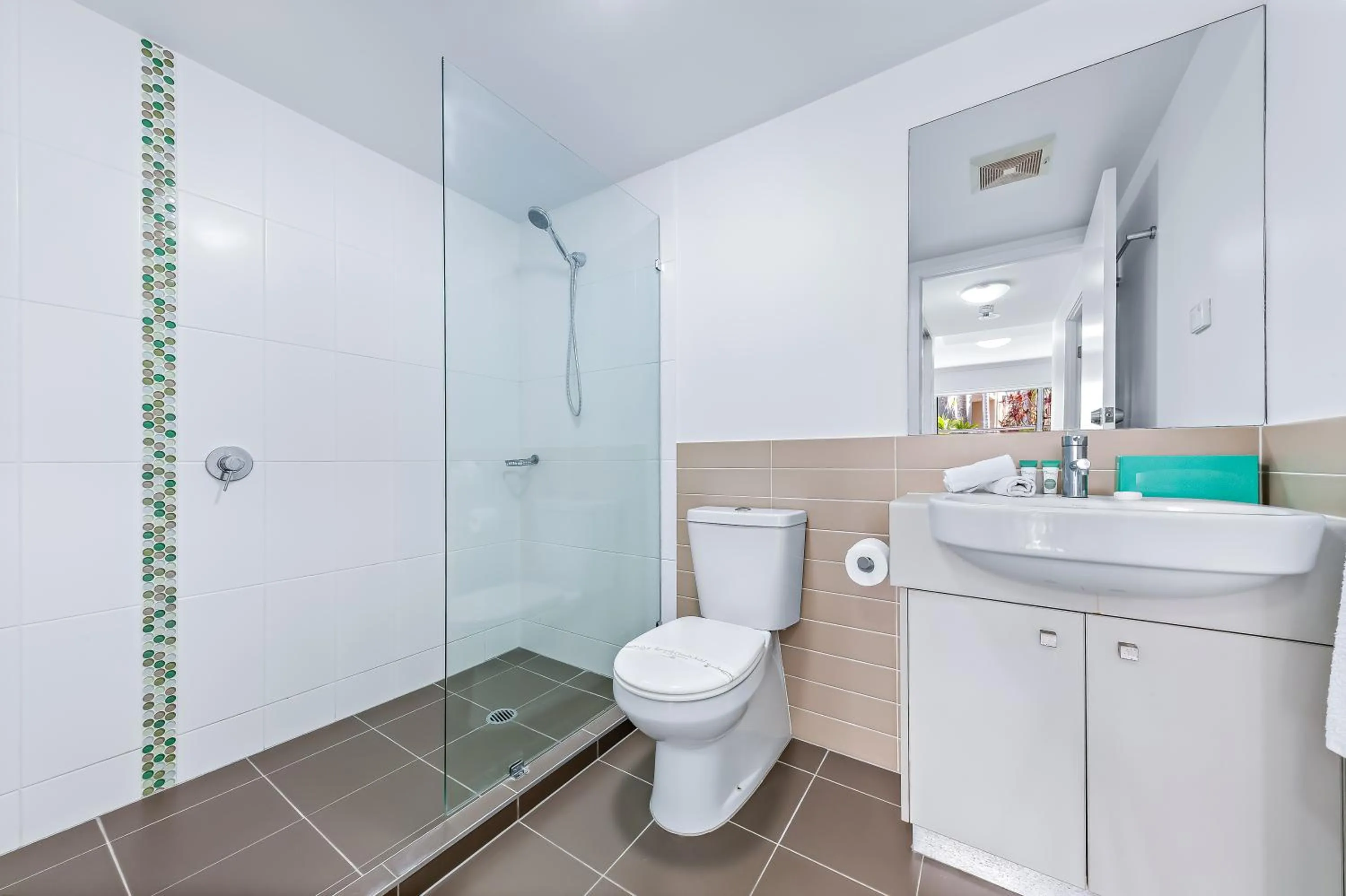 Bathroom in Airlie Summit Apartments
