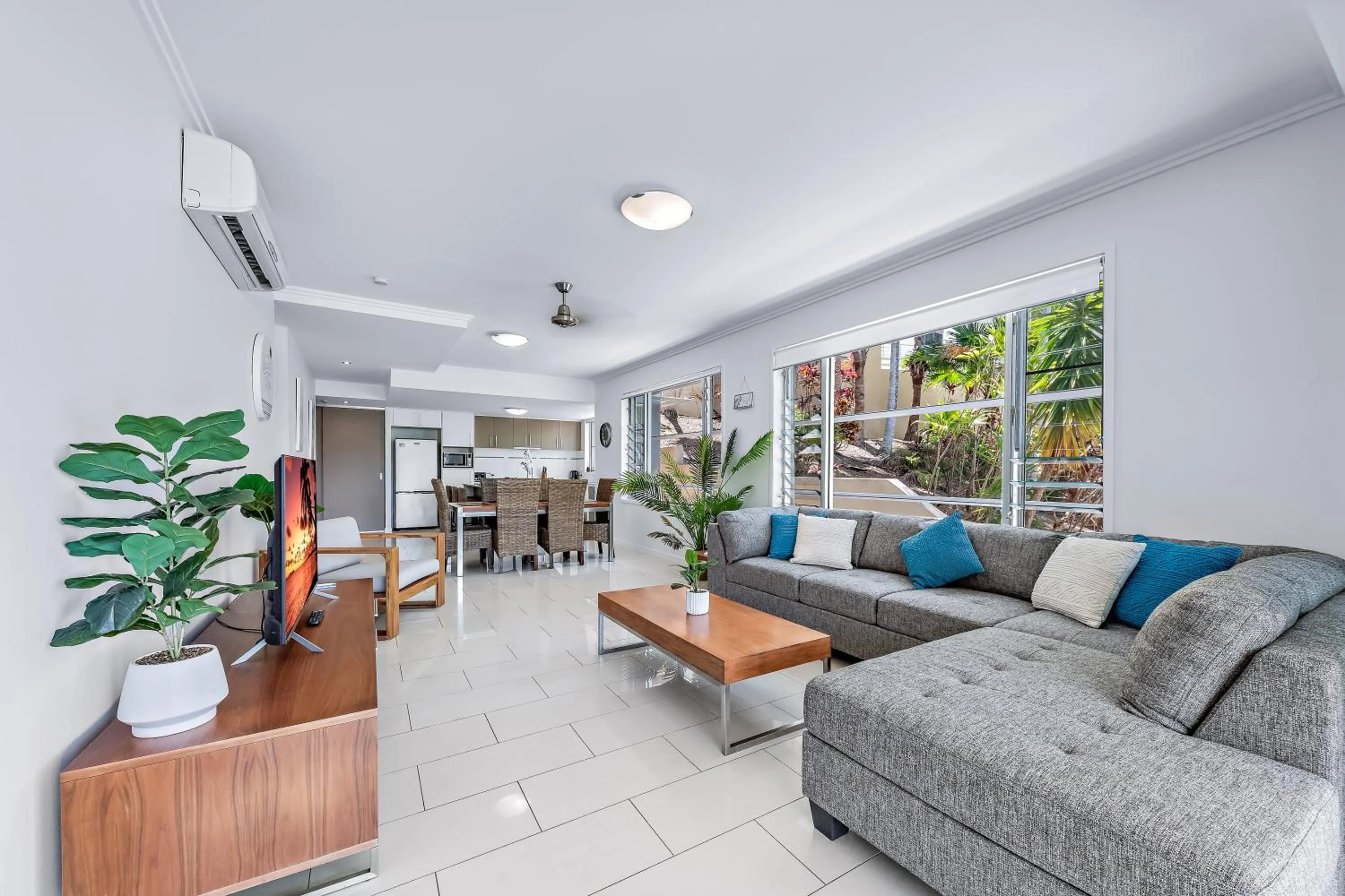 Lounge or bar in Airlie Summit Apartments