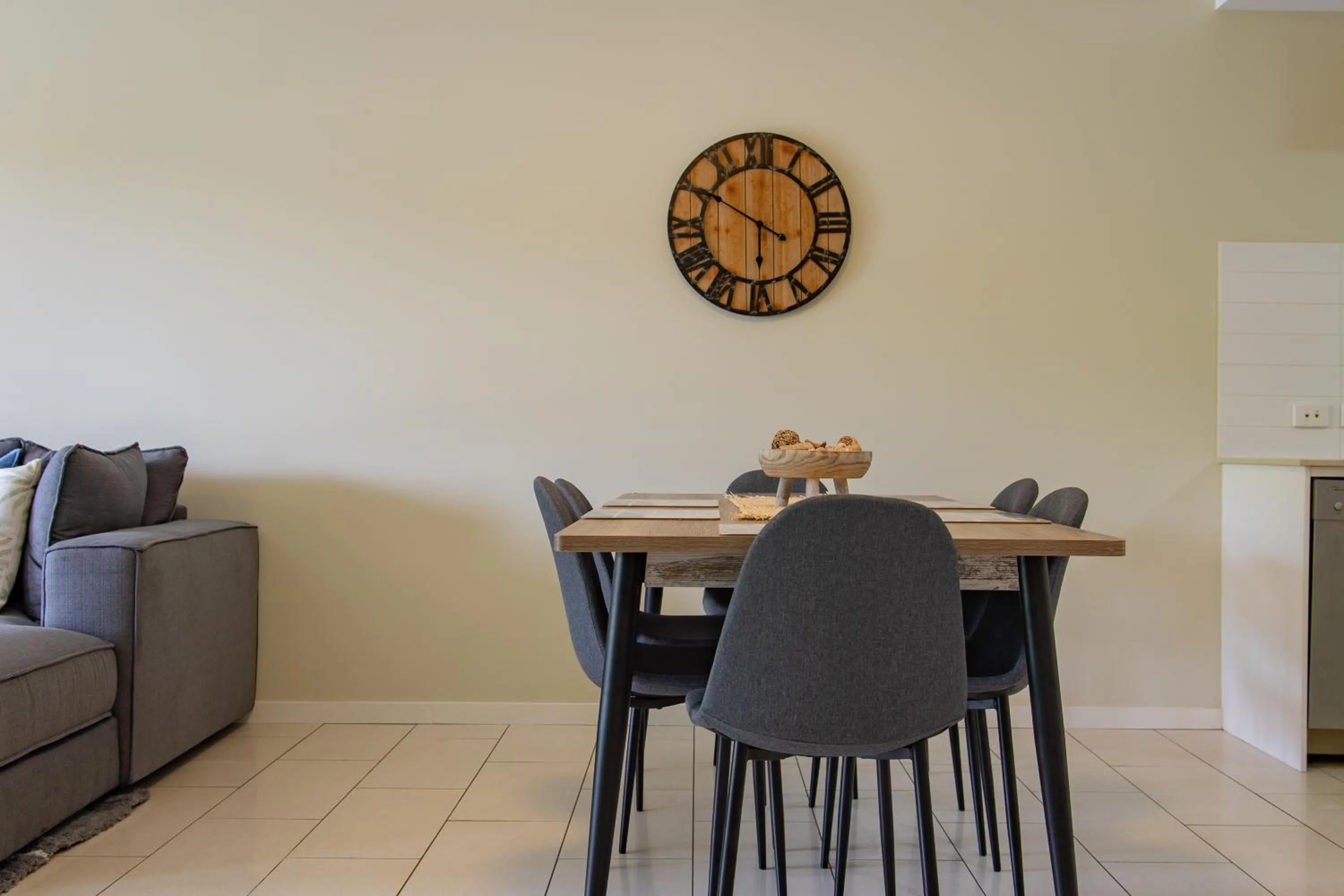 Living room in Airlie Summit Apartments