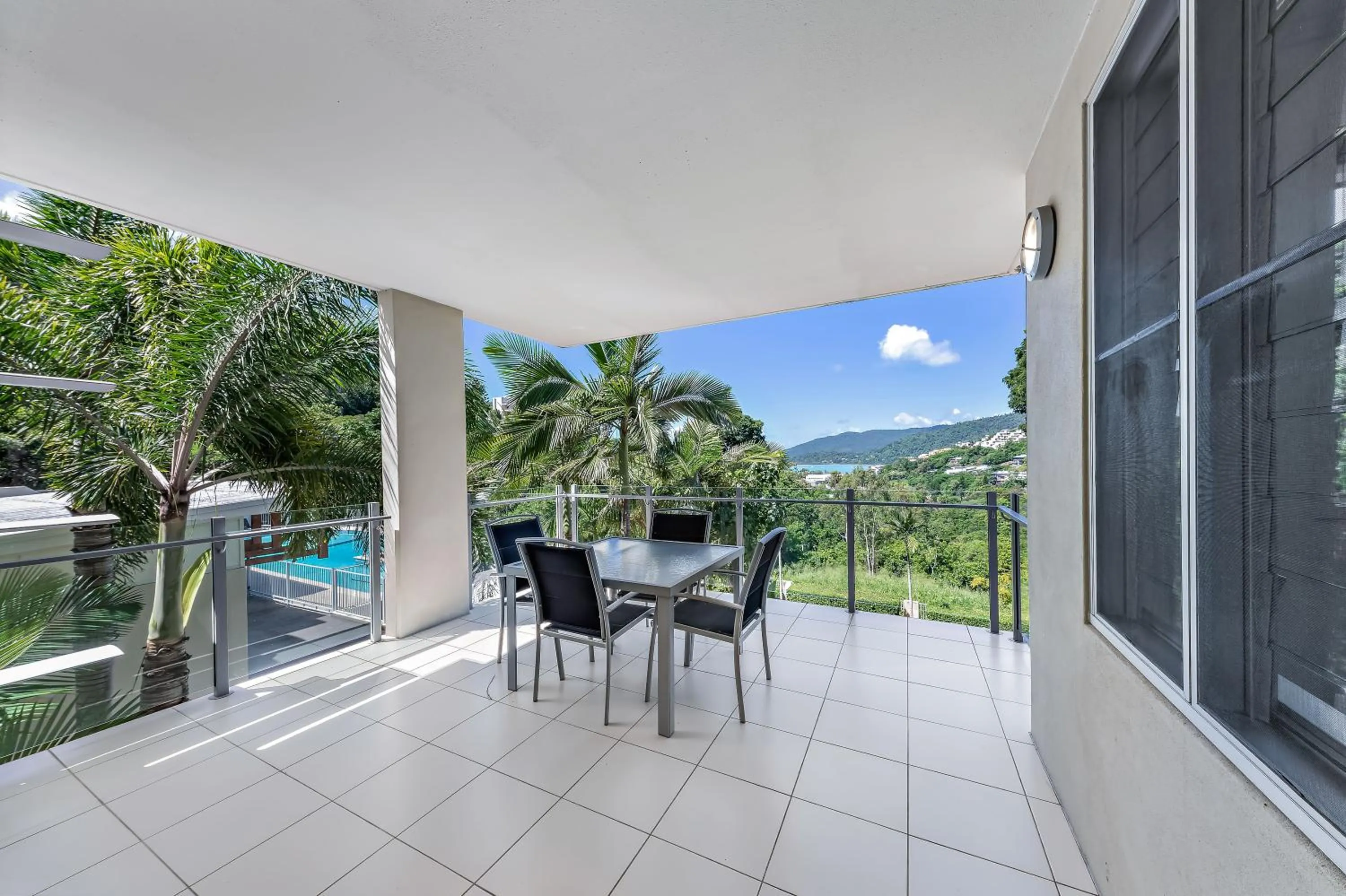 Day in Airlie Summit Apartments